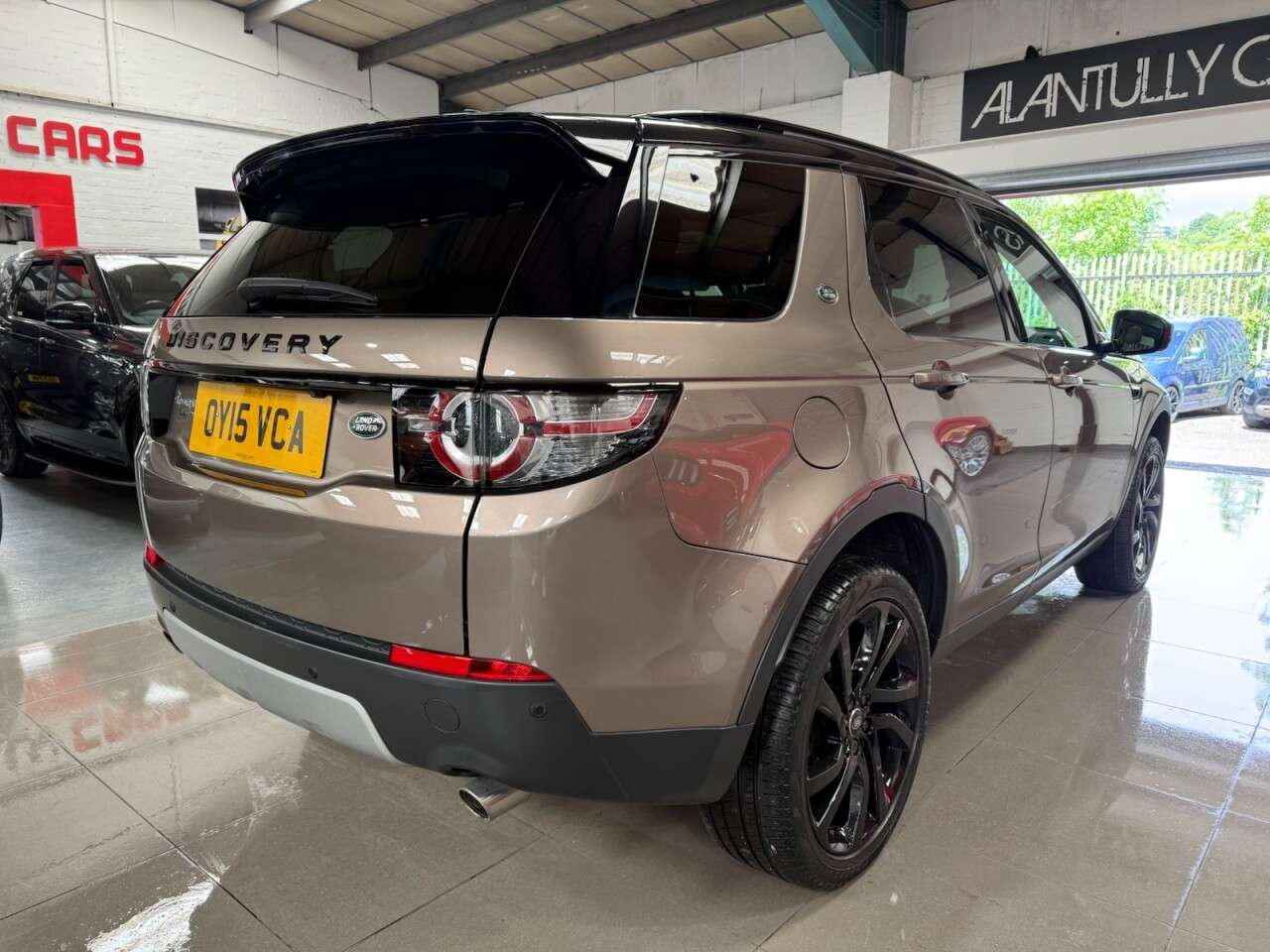 A 2015 LAND ROVER DISCOVERY SPORT 2.2 SD4 HSE SUV 5dr Diesel Manual 4WD Euro 5 (s/s) (190 ps) A 2015 LAND ROVER DISCOVERY SPORT 2.2 SD4 HSE SUV 5dr Diesel Manual 4WD Euro 5 (s/s) (190 ps)