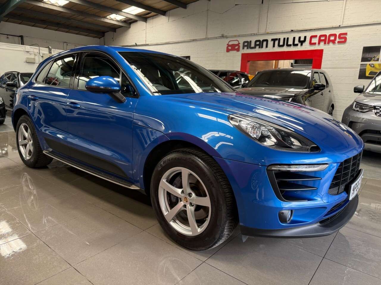 A 2015 PORSCHE MACAN 2.0T SUV 5dr Petrol PDK 4WD Euro 6 (s/s) (237 ps) A 2015 PORSCHE MACAN 2.0T SUV 5dr Petrol PDK 4WD Euro 6 (s/s) (237 ps)