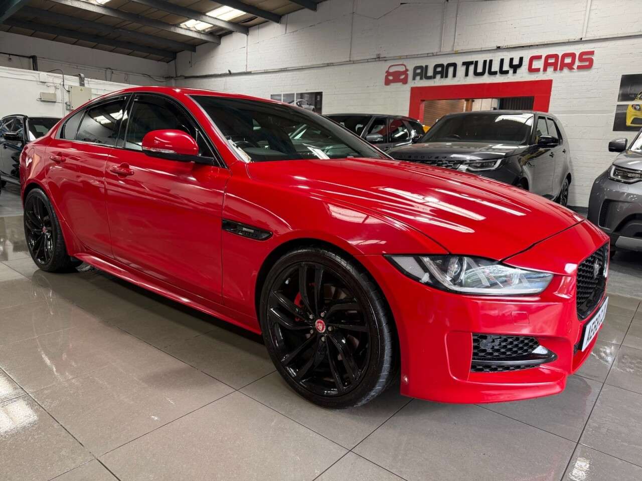 A 2018 JAGUAR XE 2.0i GPF R-Sport Saloon 4dr Petrol Auto Euro 6 (s/s) (200 ps) A 2018 JAGUAR XE 2.0i GPF R-Sport Saloon 4dr Petrol Auto Euro 6 (s/s) (200 ps)