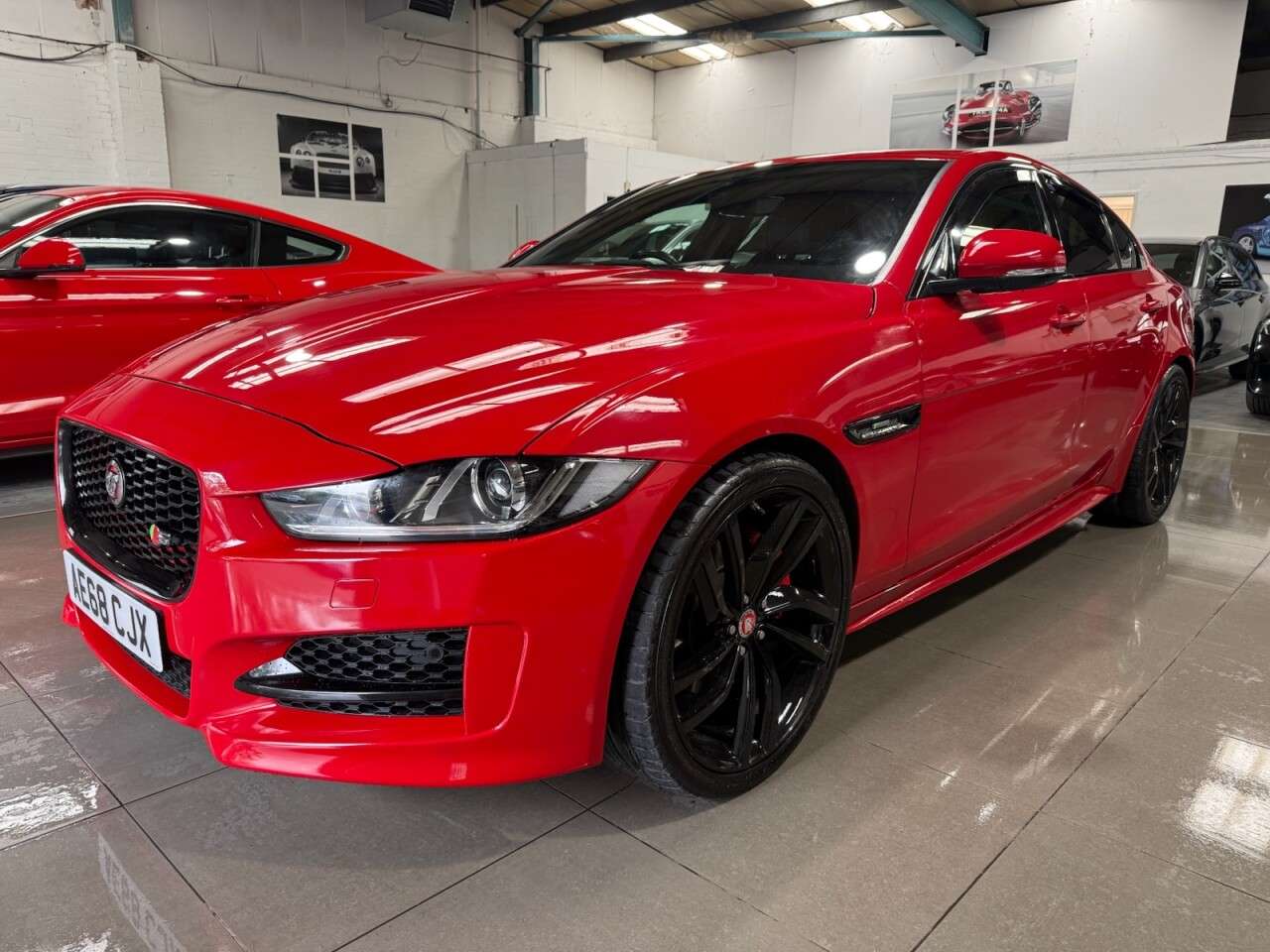A 2018 JAGUAR XE 2.0i GPF R-Sport Saloon 4dr Petrol Auto Euro 6 (s/s) (200 ps) A 2018 JAGUAR XE 2.0i GPF R-Sport Saloon 4dr Petrol Auto Euro 6 (s/s) (200 ps)