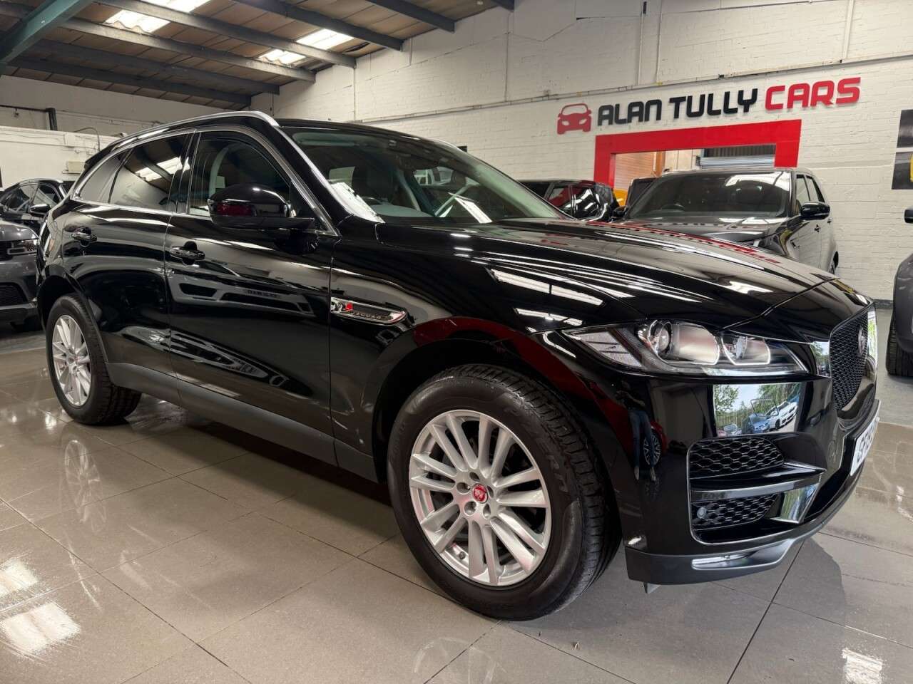 A 2019 JAGUAR F-PACE 2.0 P250i Portfolio SUV 5dr Petrol Auto AWD Euro 6 (s/s) (250 ps) A 2019 JAGUAR F-PACE 2.0 P250i Portfolio SUV 5dr Petrol Auto AWD Euro 6 (s/s) (250 ps)