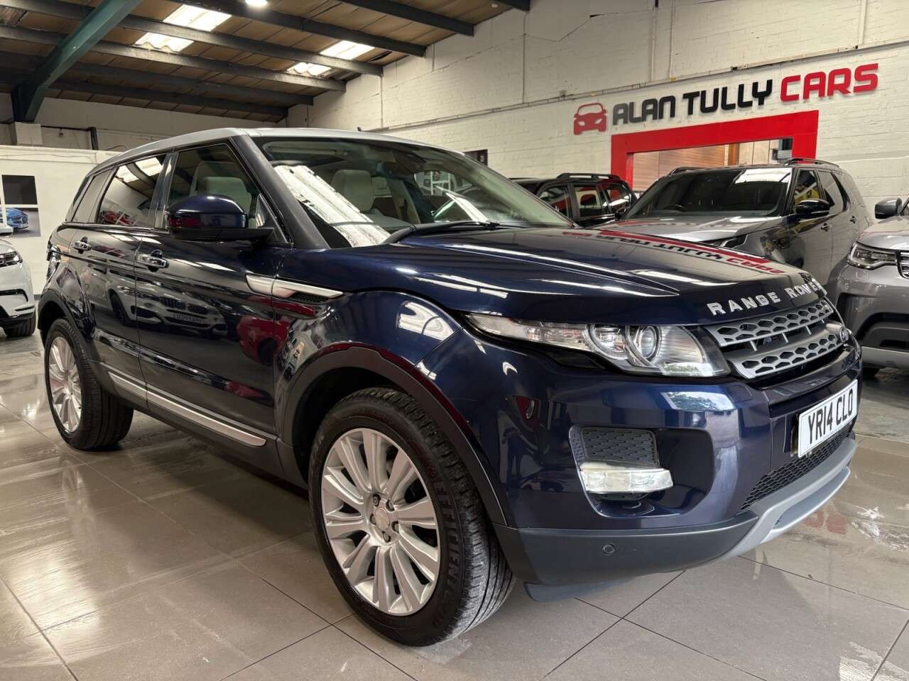 A 2014 LAND ROVER RANGE ROVER EVOQUE 2.2 SD4 Prestige SUV 5dr Diesel Auto 4WD Euro 5 (s/s) (190 ps) A 2014 LAND ROVER RANGE ROVER EVOQUE 2.2 SD4 Prestige SUV 5dr Diesel Auto 4WD Euro 5 (s/s) (190 ps)