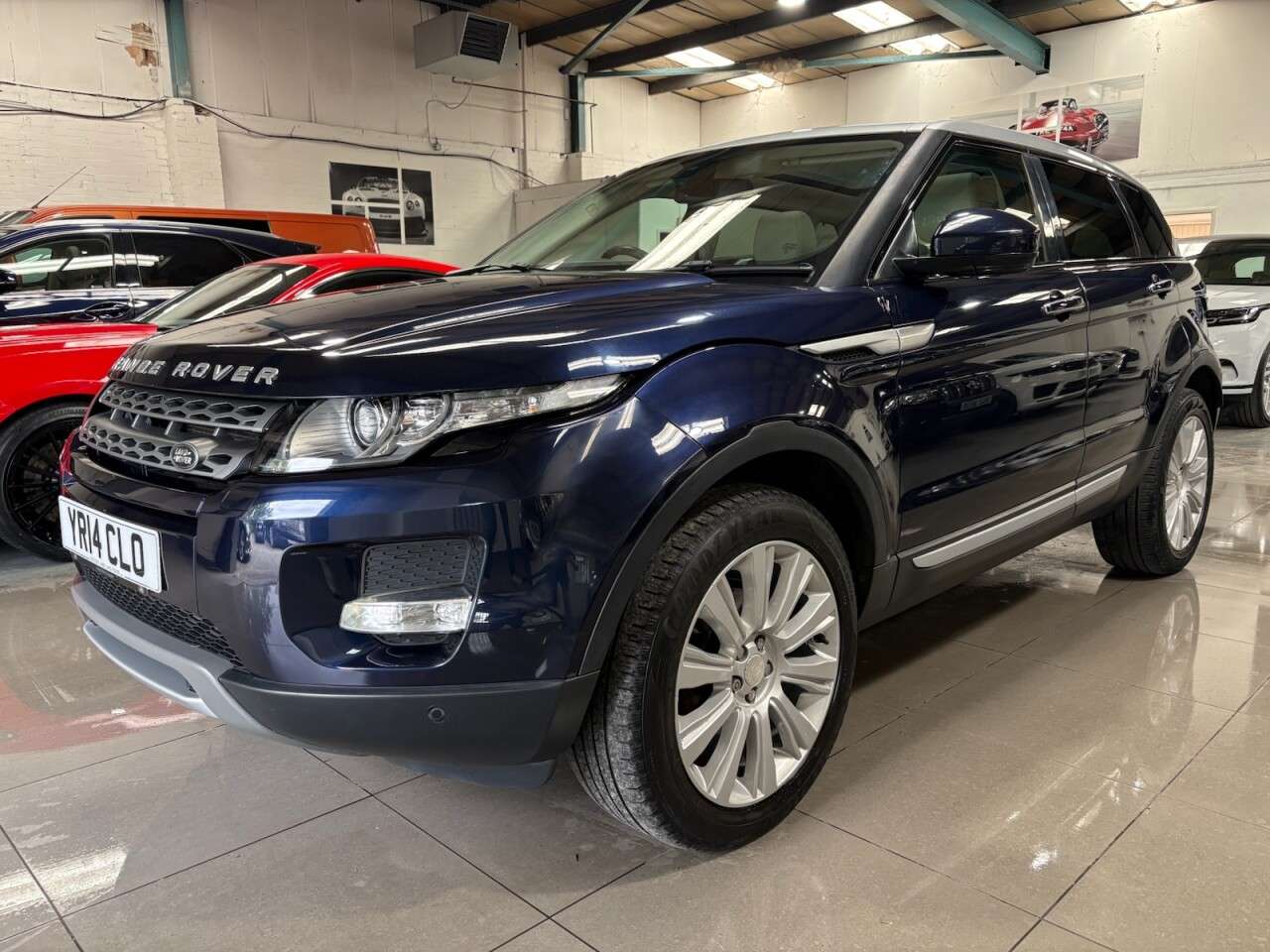 A 2014 LAND ROVER RANGE ROVER EVOQUE 2.2 SD4 Prestige SUV 5dr Diesel Auto 4WD Euro 5 (s/s) (190 ps) A 2014 LAND ROVER RANGE ROVER EVOQUE 2.2 SD4 Prestige SUV 5dr Diesel Auto 4WD Euro 5 (s/s) (190 ps)