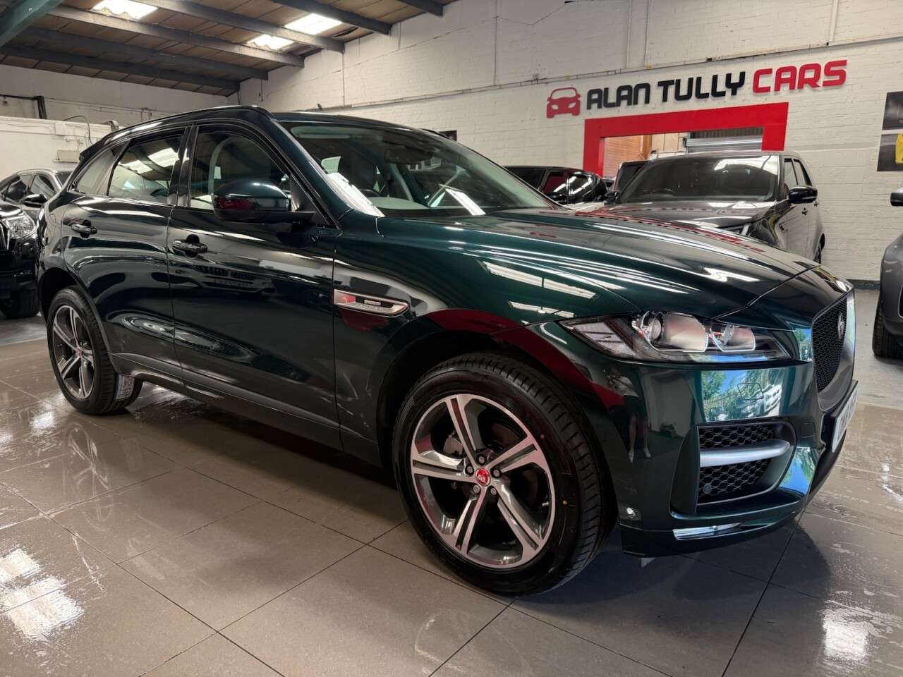 A 2018 JAGUAR F-PACE 2.0 P250i R-Sport SUV 5dr Petrol Auto AWD Euro 6 (s/s) (250 ps) A 2018 JAGUAR F-PACE 2.0 P250i R-Sport SUV 5dr Petrol Auto AWD Euro 6 (s/s) (250 ps)