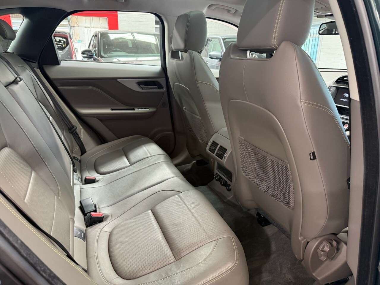 2018 JAGUAR F-PACE 2018 JAGUAR F-PACE