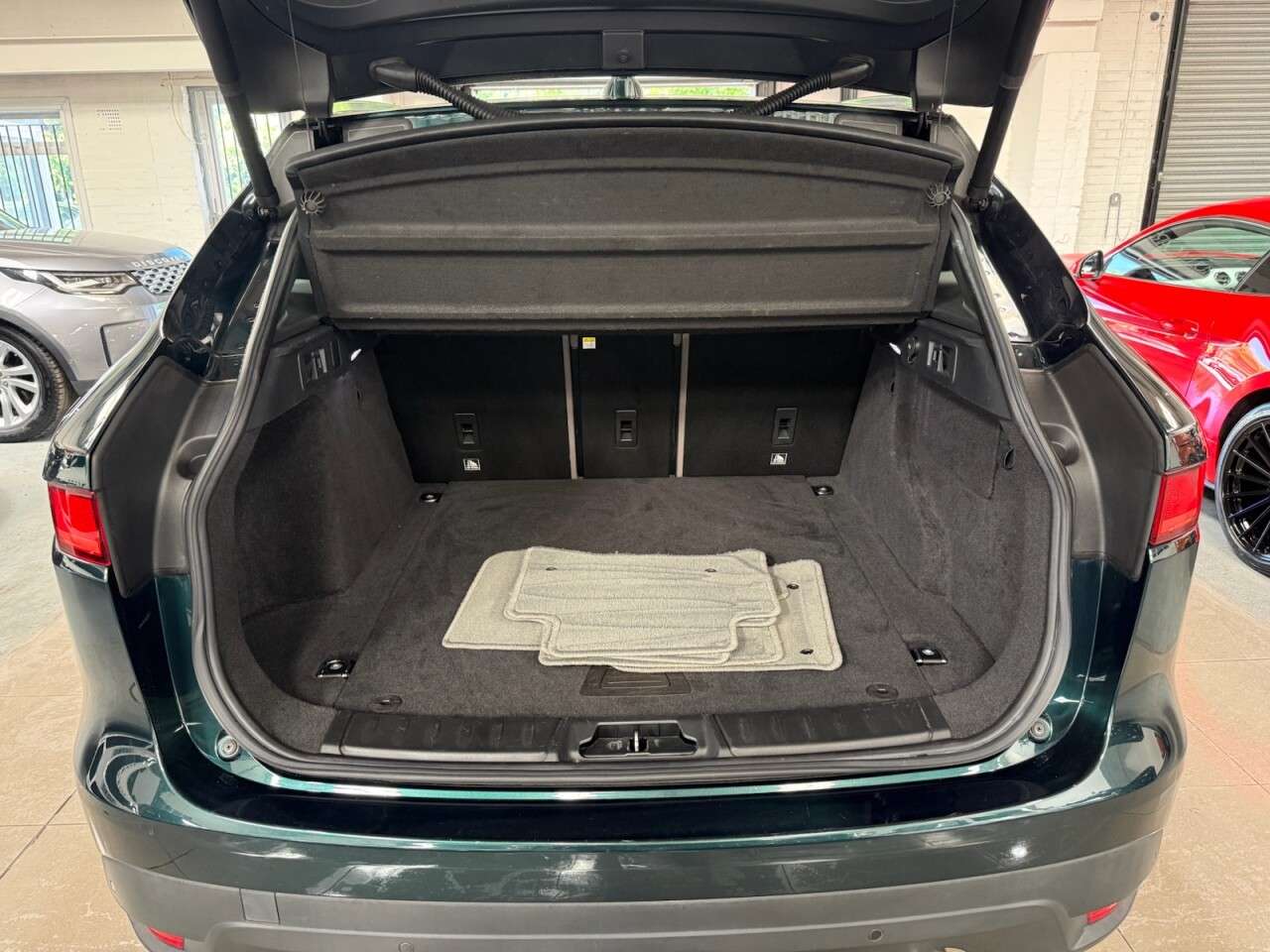2018 JAGUAR F-PACE 2018 JAGUAR F-PACE