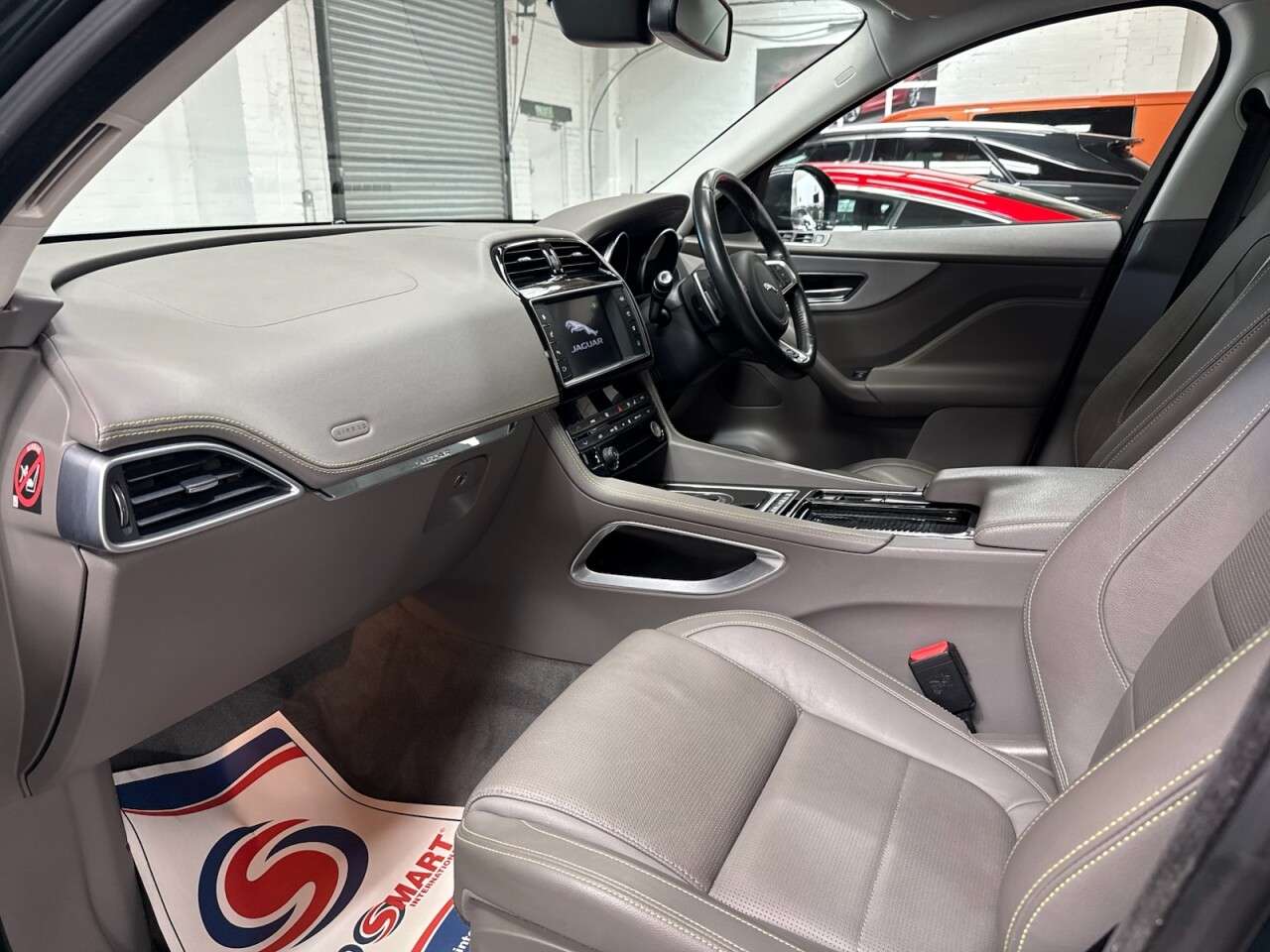 2018 JAGUAR F-PACE 2018 JAGUAR F-PACE