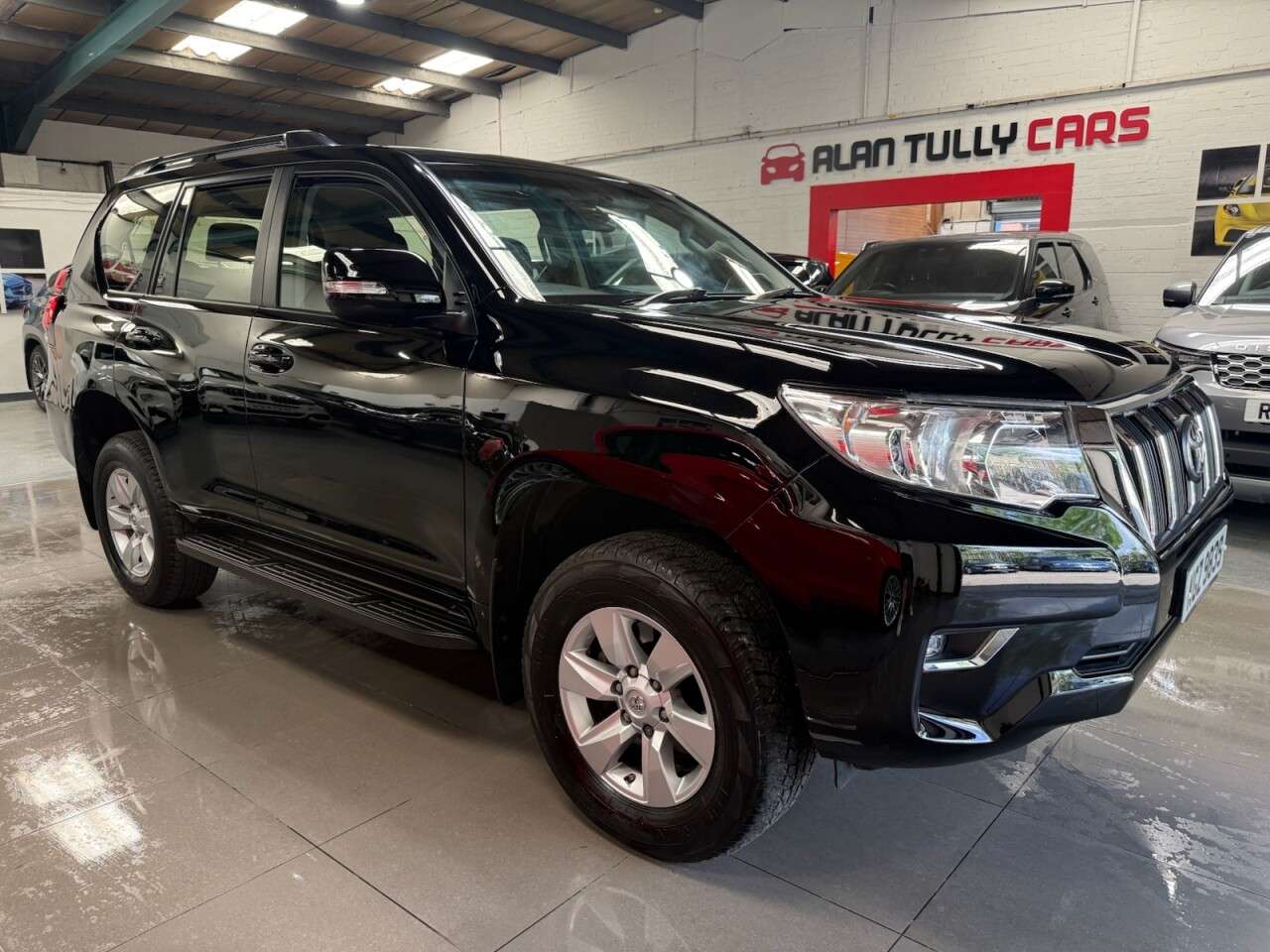 A 2018 TOYOTA LAND CRUISER 2.8D Active SUV 5dr Diesel Auto 4WD Euro 6 (7 Seat) (177 ps) A 2018 TOYOTA LAND CRUISER 2.8D Active SUV 5dr Diesel Auto 4WD Euro 6 (7 Seat) (177 ps)