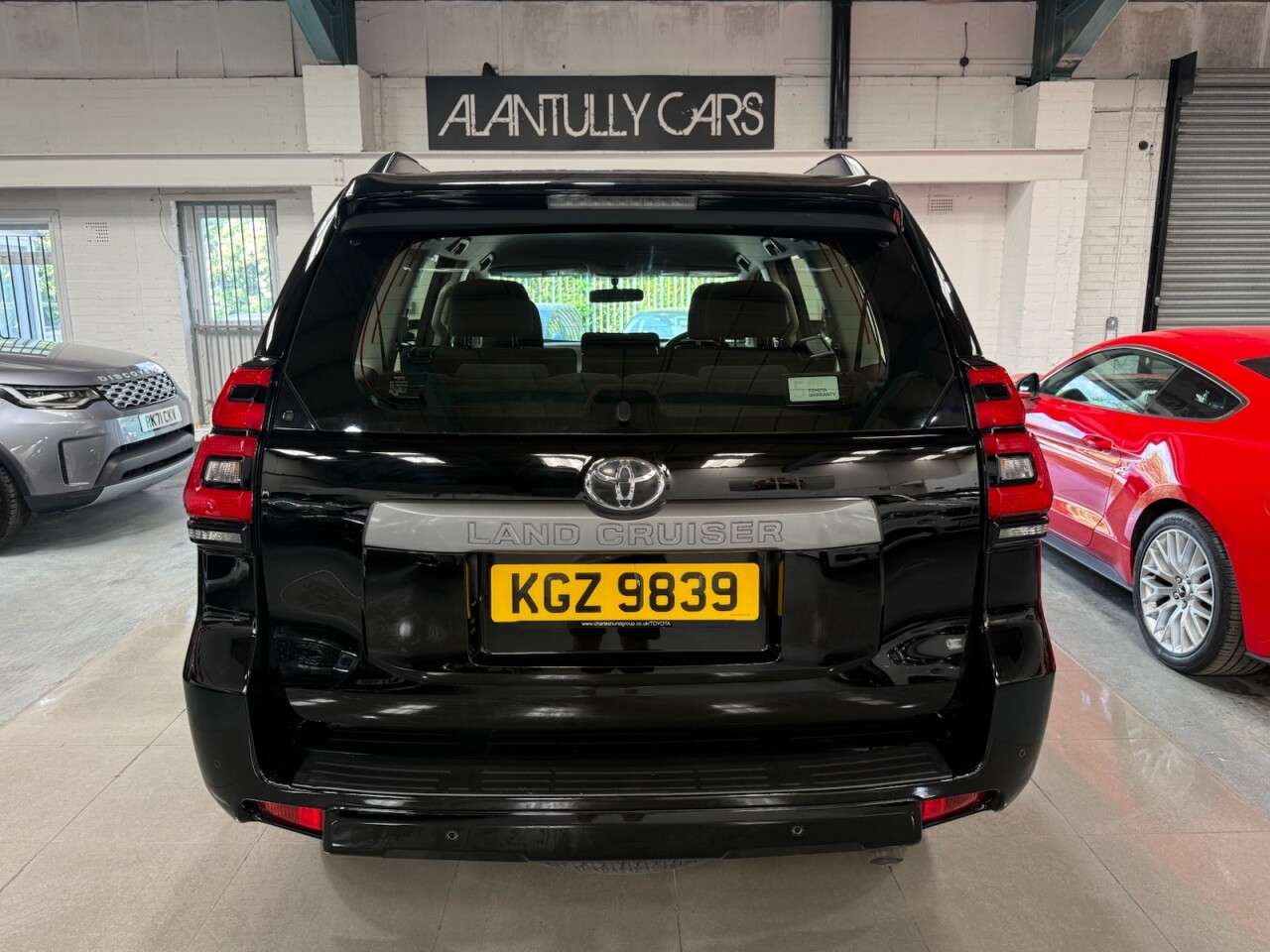 A 2018 TOYOTA LAND CRUISER 2.8D Active SUV 5dr Diesel Auto 4WD Euro 6 (7 Seat) (177 ps) A 2018 TOYOTA LAND CRUISER 2.8D Active SUV 5dr Diesel Auto 4WD Euro 6 (7 Seat) (177 ps)