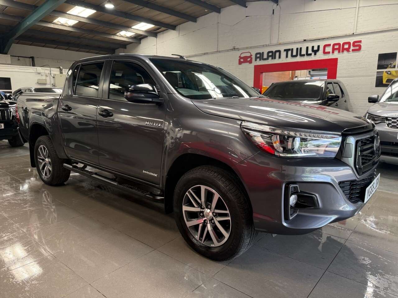 A 2020 TOYOTA HI-LUX 2.4 D-4D Invincible X Pickup Double Cab 4dr Diesel Auto 4WD Euro 6 (s/s) (T A 2020 TOYOTA HI-LUX 2.4 D-4D Invincible X Pickup Double Cab 4dr Diesel Auto 4WD Euro 6 (s/s) (T