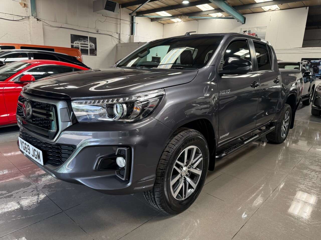 A 2020 TOYOTA HI-LUX 2.4 D-4D Invincible X Pickup Double Cab 4dr Diesel Auto 4WD Euro 6 (s/s) (T A 2020 TOYOTA HI-LUX 2.4 D-4D Invincible X Pickup Double Cab 4dr Diesel Auto 4WD Euro 6 (s/s) (T