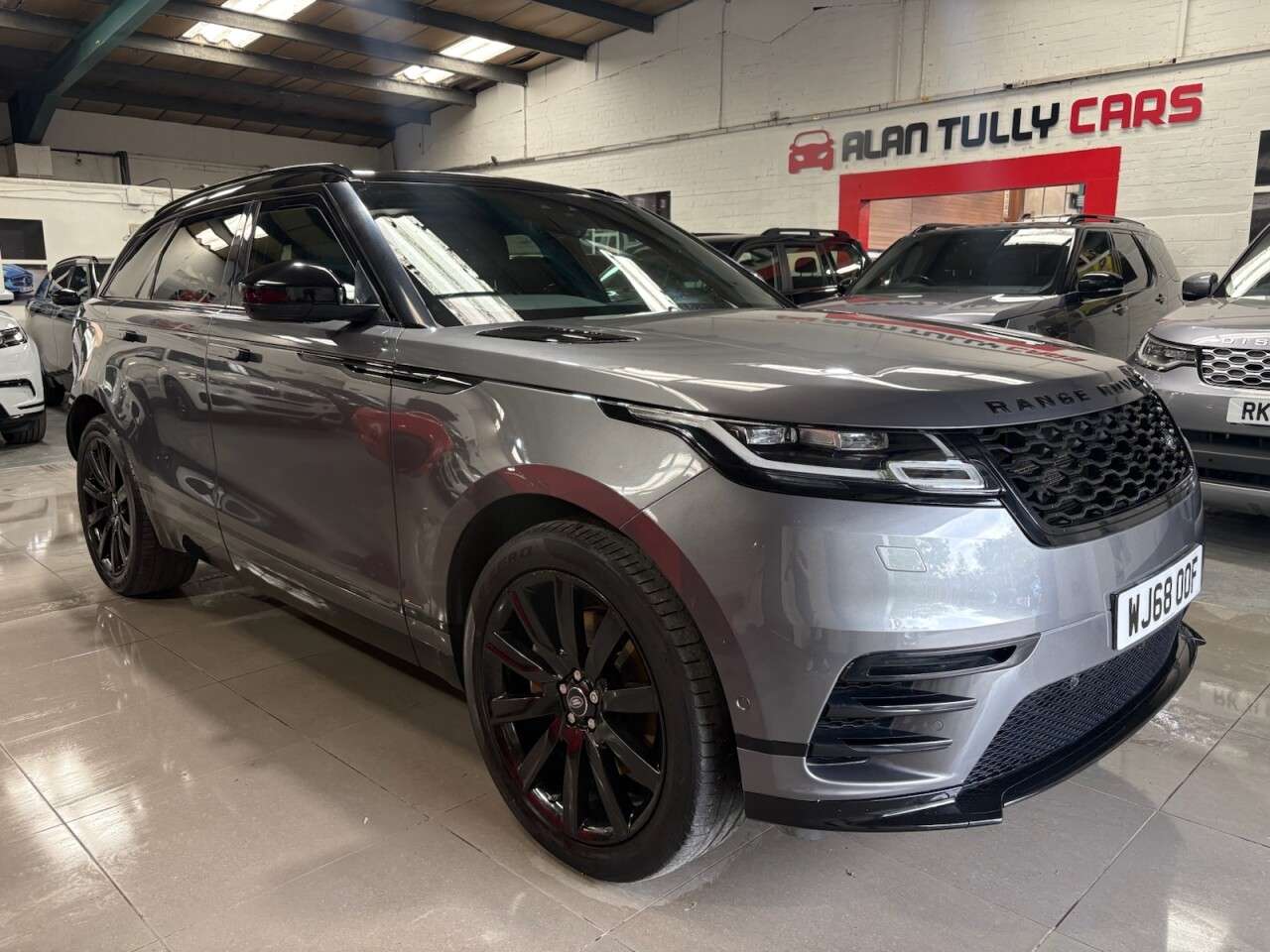 A 2018 LAND ROVER RANGE ROVER VELAR 3.0 SD6 V6 R-Dynamic SE SUV 5dr Diesel Auto 4WD Euro 6 (s/s) (300 ps) A 2018 LAND ROVER RANGE ROVER VELAR 3.0 SD6 V6 R-Dynamic SE SUV 5dr Diesel Auto 4WD Euro 6 (s/s) (300 ps)