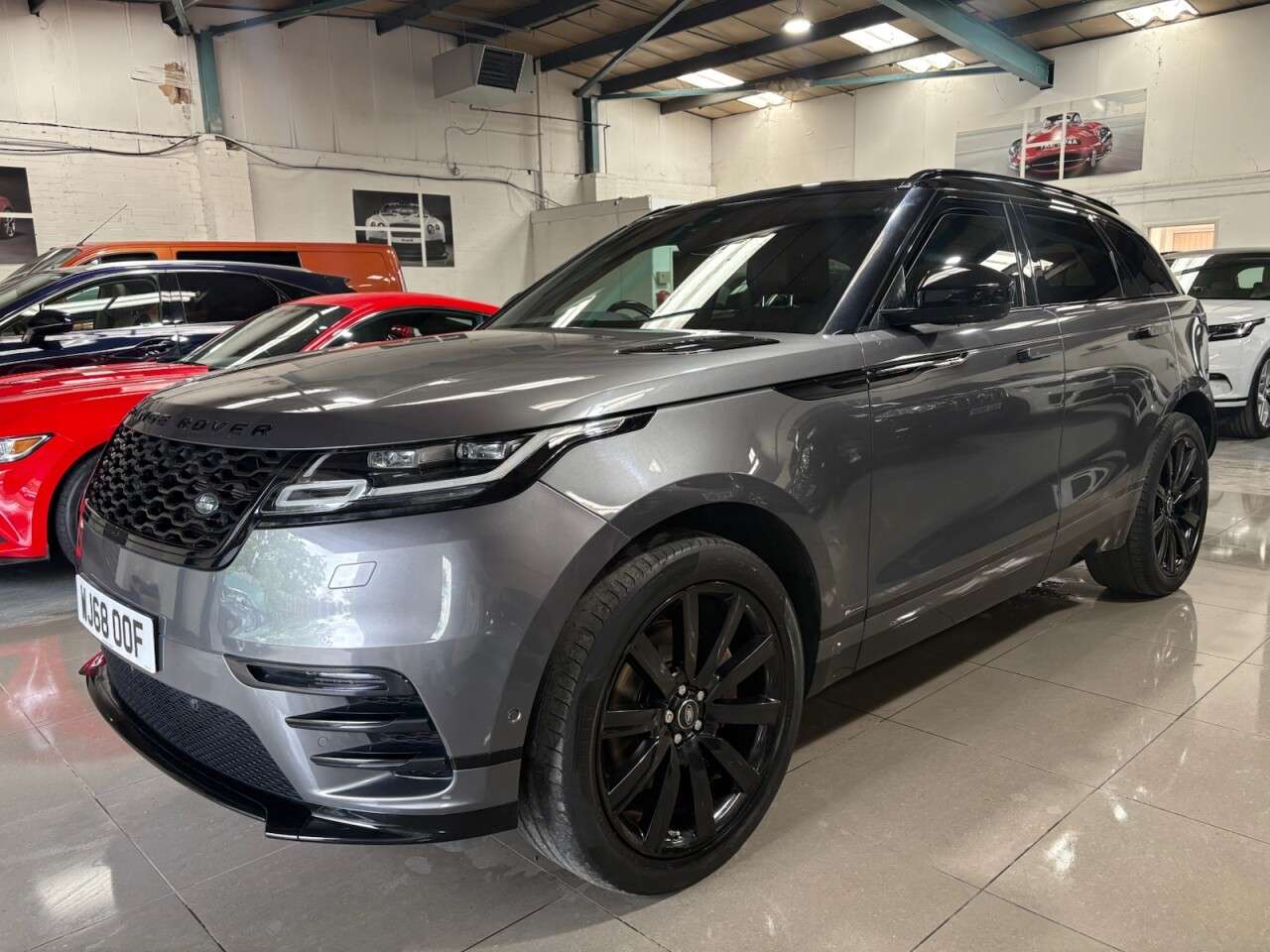 A 2018 LAND ROVER RANGE ROVER VELAR 3.0 SD6 V6 R-Dynamic SE SUV 5dr Diesel Auto 4WD Euro 6 (s/s) (300 ps) A 2018 LAND ROVER RANGE ROVER VELAR 3.0 SD6 V6 R-Dynamic SE SUV 5dr Diesel Auto 4WD Euro 6 (s/s) (300 ps)