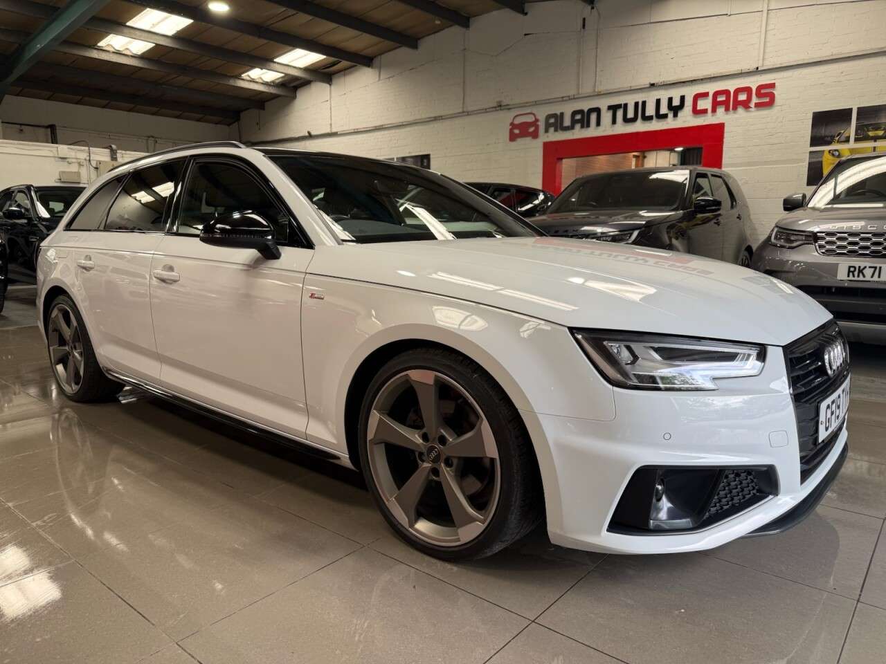 A 2019 AUDI A4 AVANT 2.0 TFSI 40 Black Edition Estate 5dr Petrol S Tronic Euro 6 (s/s) (190 ps) A 2019 AUDI A4 AVANT 2.0 TFSI 40 Black Edition Estate 5dr Petrol S Tronic Euro 6 (s/s) (190 ps)