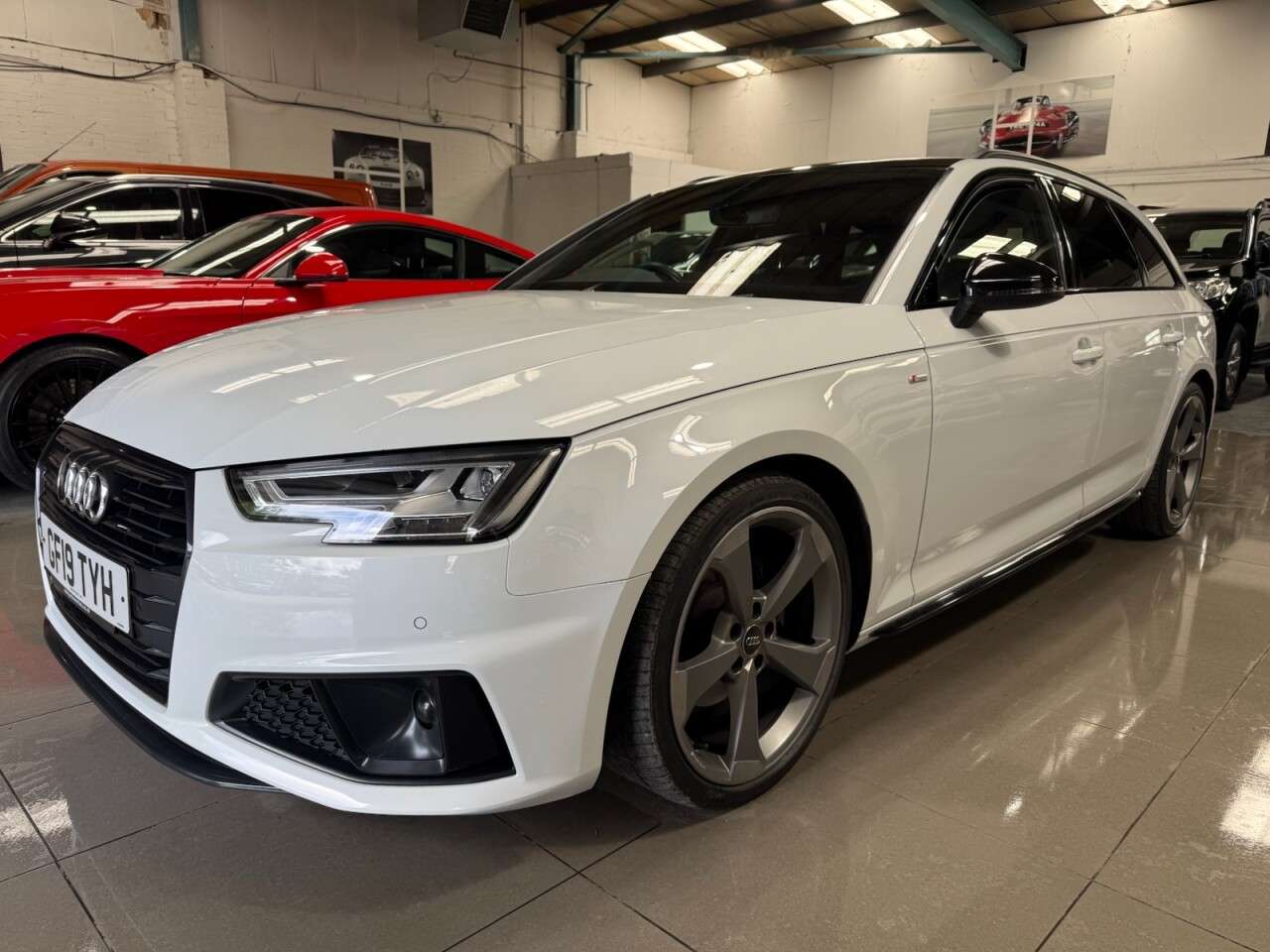A 2019 AUDI A4 AVANT 2.0 TFSI 40 Black Edition Estate 5dr Petrol S Tronic Euro 6 (s/s) (190 ps) A 2019 AUDI A4 AVANT 2.0 TFSI 40 Black Edition Estate 5dr Petrol S Tronic Euro 6 (s/s) (190 ps)