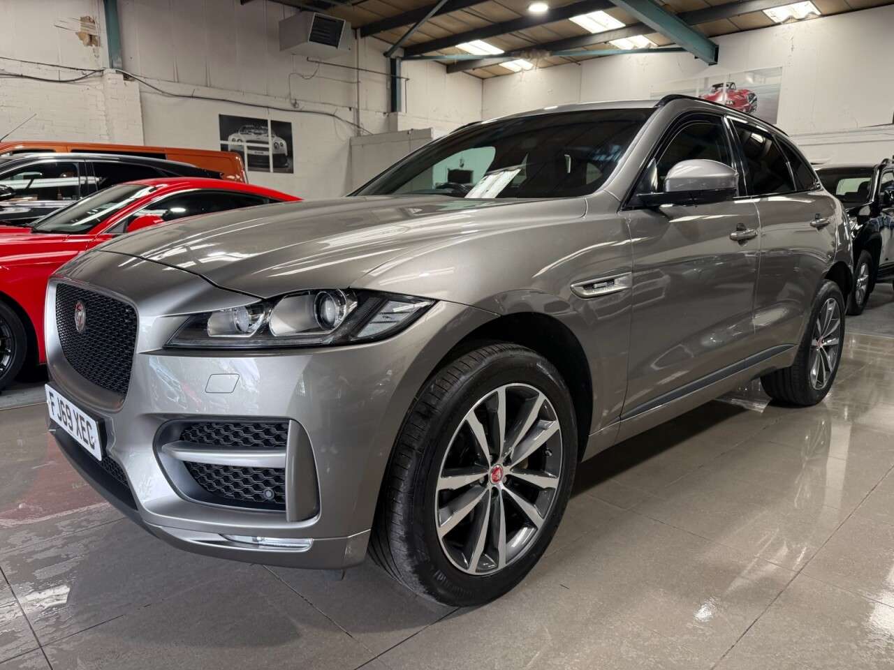 A 2019 JAGUAR F-PACE 2.0 P250i R-Sport SUV 5dr Petrol Auto AWD Euro 6 (s/s) (250 ps) A 2019 JAGUAR F-PACE 2.0 P250i R-Sport SUV 5dr Petrol Auto AWD Euro 6 (s/s) (250 ps)