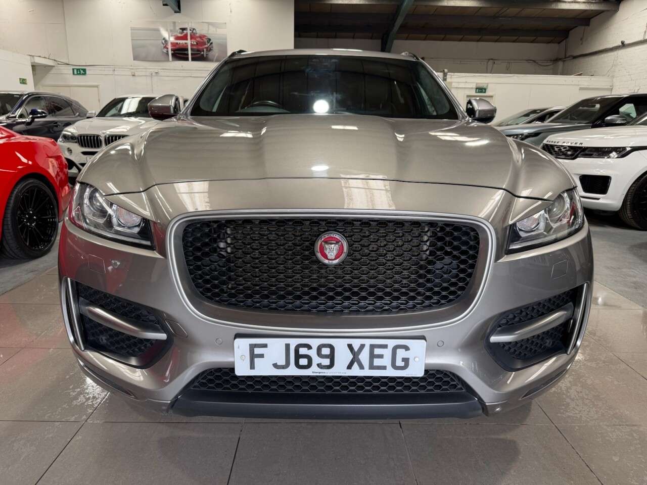 A 2019 JAGUAR F-PACE 2.0 P250i R-Sport SUV 5dr Petrol Auto AWD Euro 6 (s/s) (250 ps) A 2019 JAGUAR F-PACE 2.0 P250i R-Sport SUV 5dr Petrol Auto AWD Euro 6 (s/s) (250 ps)