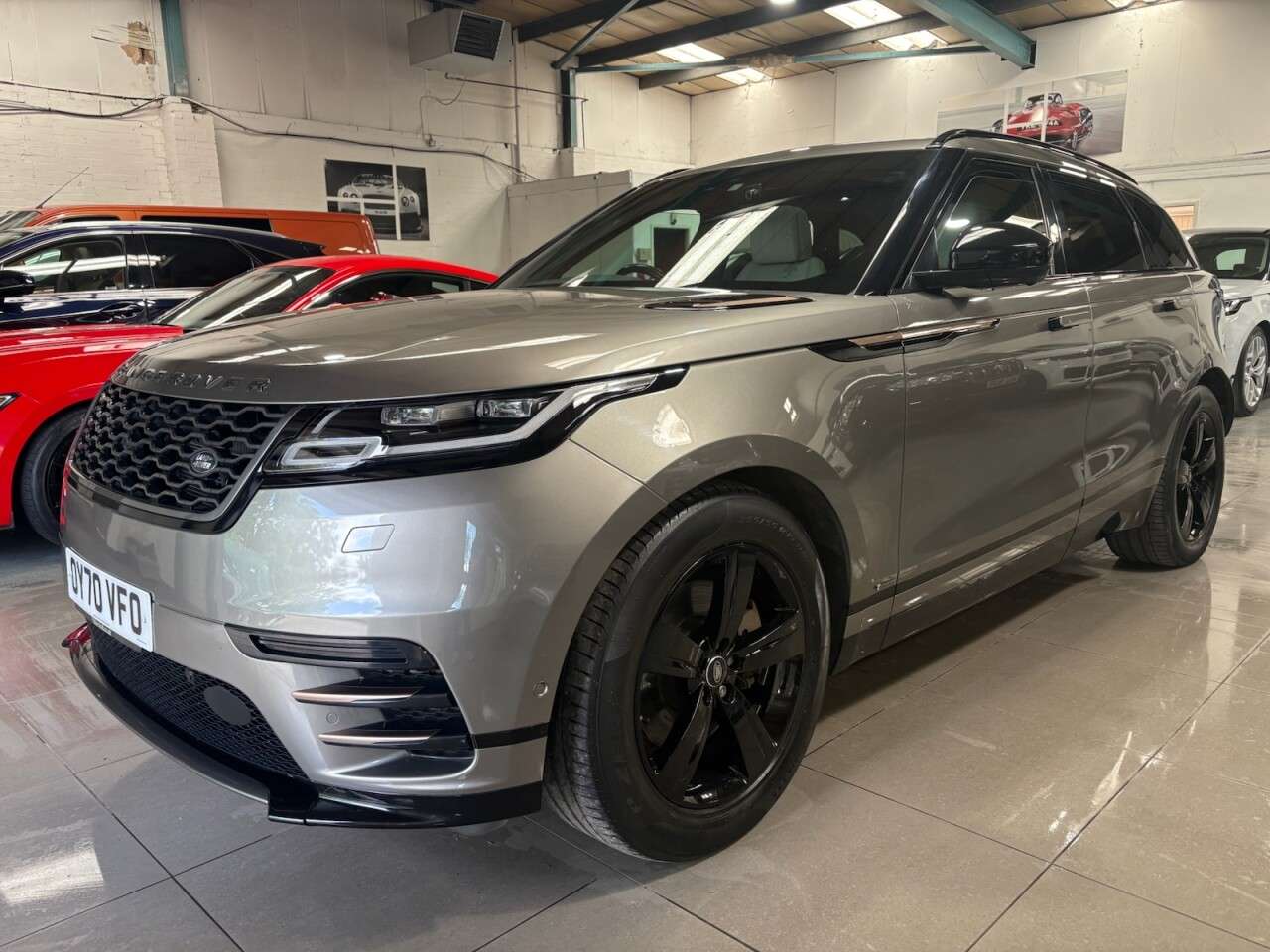 A 2020 LAND ROVER RANGE ROVER VELAR 3.0 D300 R-Dynamic HSE SUV 5dr Diesel Auto 4WD Euro 6 (s/s) (300 ps) A 2020 LAND ROVER RANGE ROVER VELAR 3.0 D300 R-Dynamic HSE SUV 5dr Diesel Auto 4WD Euro 6 (s/s) (300 ps)