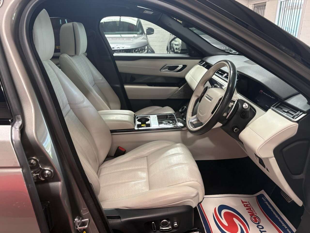 2020 LAND ROVER RANGE ROVER VELAR 2020 LAND ROVER RANGE ROVER VELAR