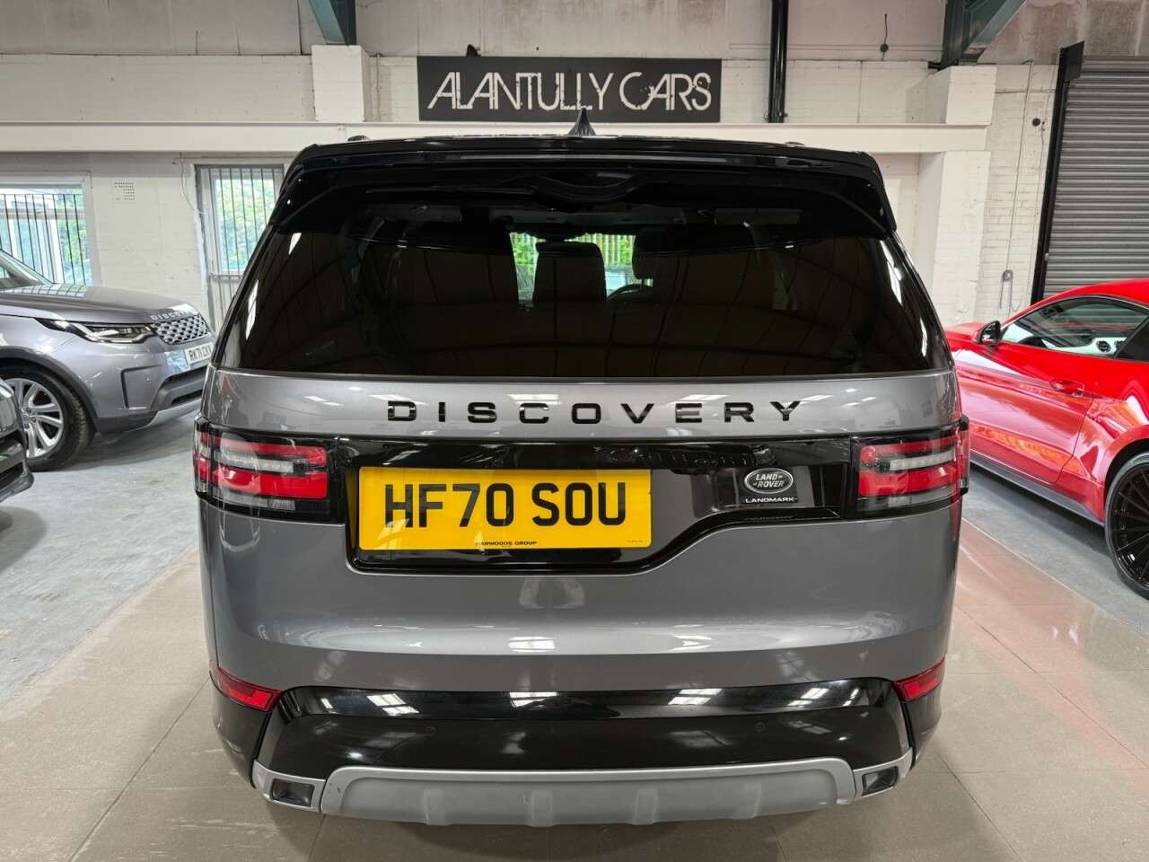 A 2020 LAND ROVER DISCOVERY 3.0 SD V6 Landmark Edition SUV 5dr Diesel Auto 4WD Euro 6 (s/s) (306 ps) A 2020 LAND ROVER DISCOVERY 3.0 SD V6 Landmark Edition SUV 5dr Diesel Auto 4WD Euro 6 (s/s) (306 ps)