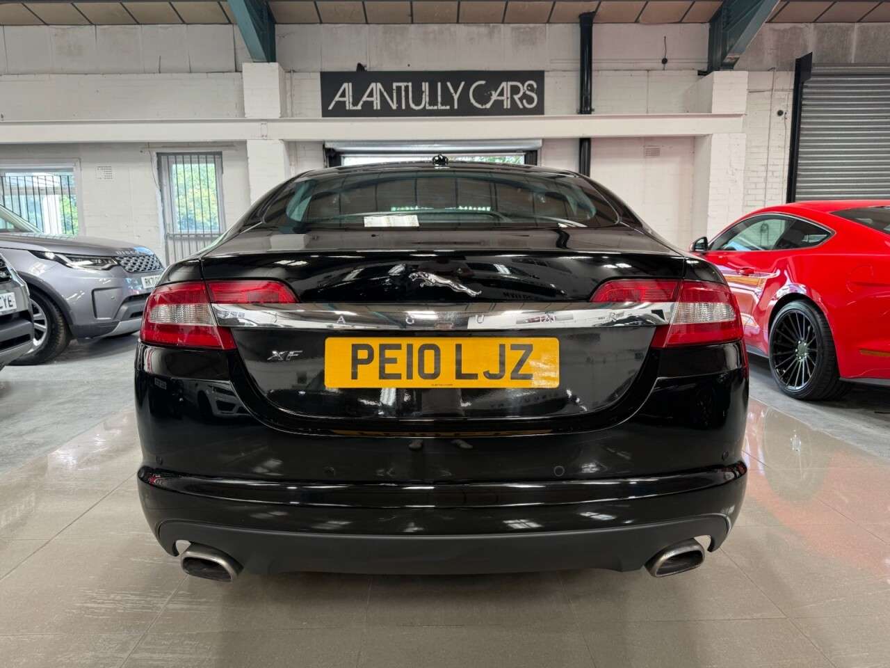 A 2010 JAGUAR XF 3.0 V6 Luxury Saloon 4dr Petrol Auto Euro 4 (238 ps) A 2010 JAGUAR XF 3.0 V6 Luxury Saloon 4dr Petrol Auto Euro 4 (238 ps)