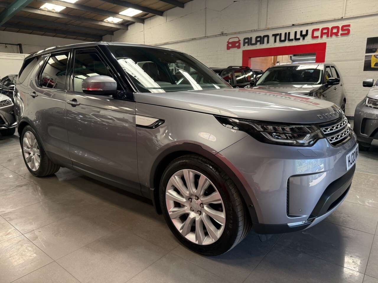 A 2020 LAND ROVER DISCOVERY 3.0 SD V6 HSE SUV 5dr Diesel Auto 4WD Euro 6 (s/s) (306 ps) A 2020 LAND ROVER DISCOVERY 3.0 SD V6 HSE SUV 5dr Diesel Auto 4WD Euro 6 (s/s) (306 ps)