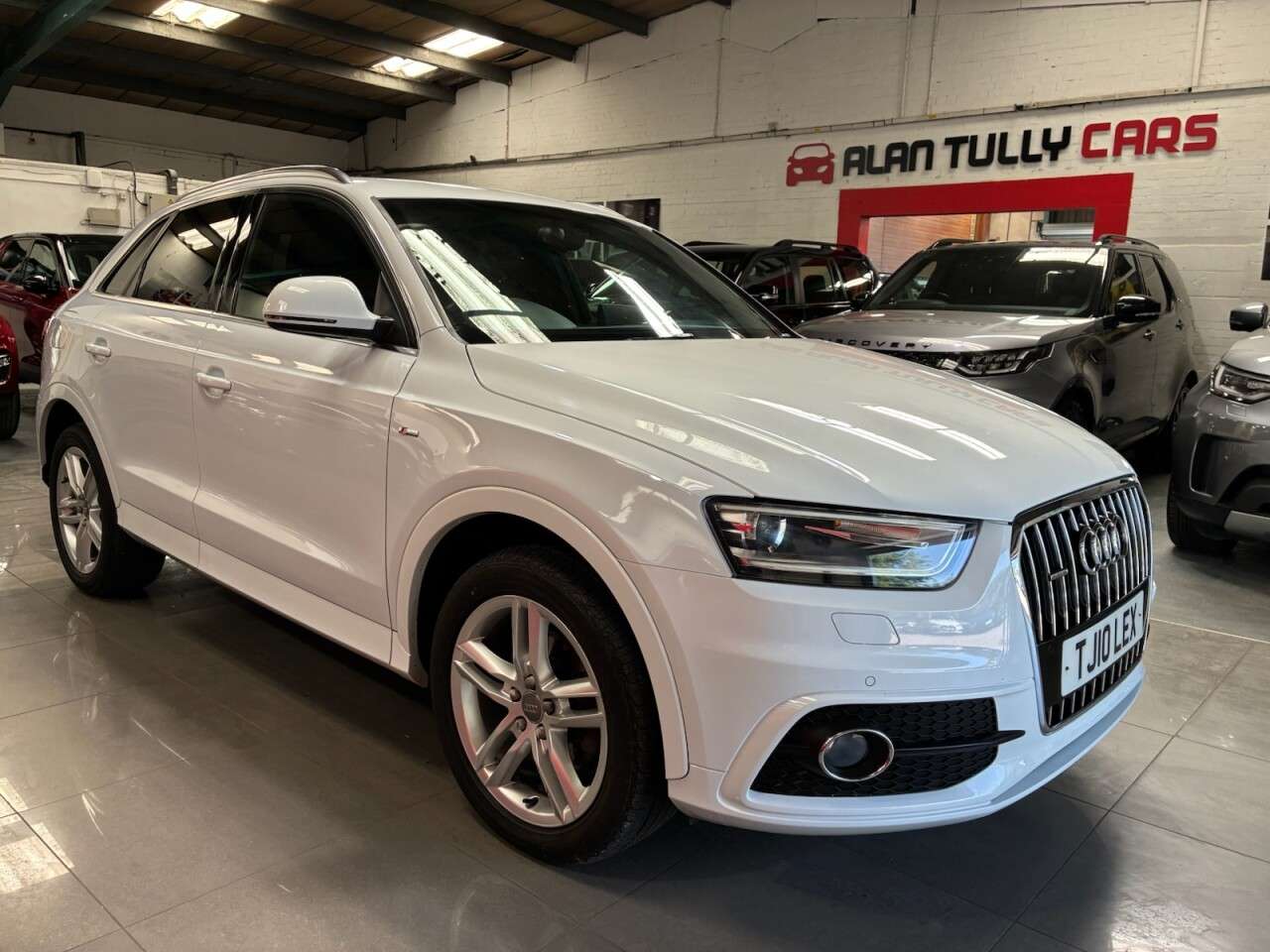 A 2013 AUDI Q3 2.0 TDI S line SUV 5dr Diesel Manual quattro Euro 5 (s/s) (140 ps) A 2013 AUDI Q3 2.0 TDI S line SUV 5dr Diesel Manual quattro Euro 5 (s/s) (140 ps)