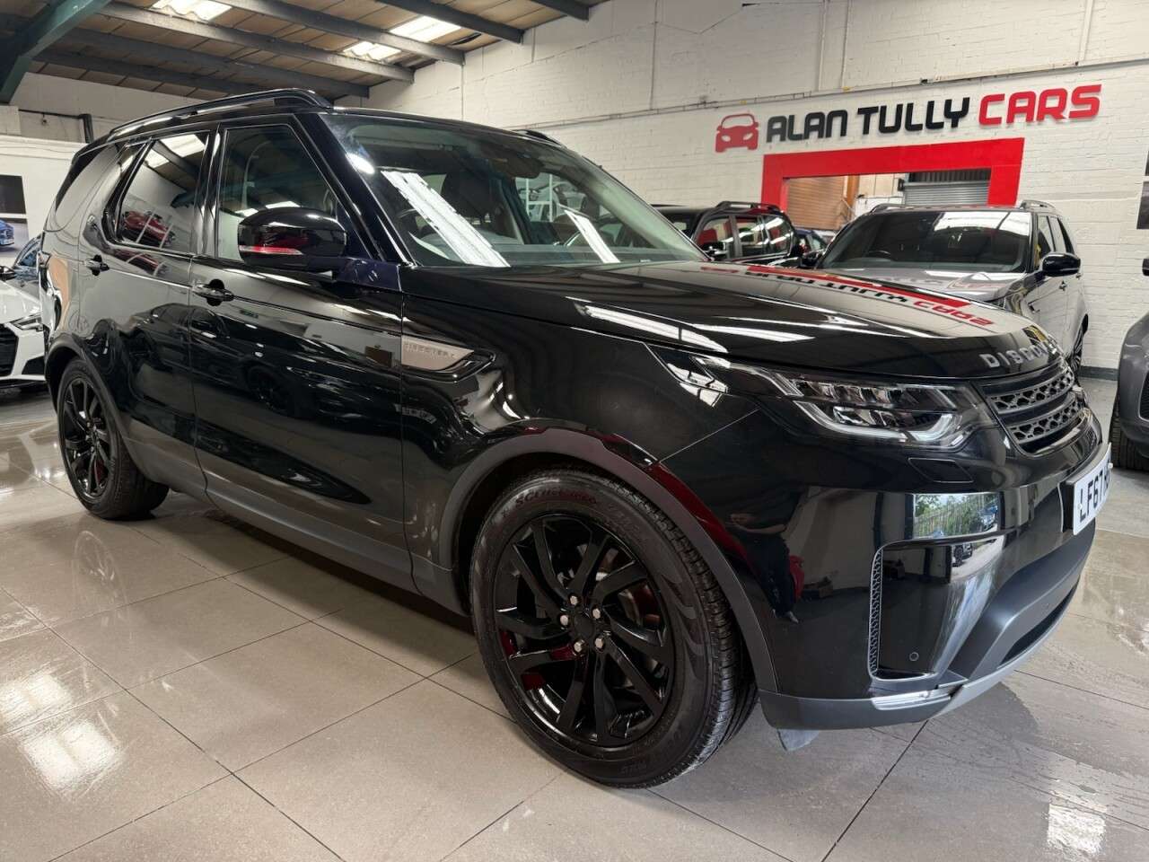 A 2017 LAND ROVER DISCOVERY 3.0 TD V6 SE SUV 5dr Diesel Auto 4WD Euro 6 (s/s) (258 ps) A 2017 LAND ROVER DISCOVERY 3.0 TD V6 SE SUV 5dr Diesel Auto 4WD Euro 6 (s/s) (258 ps)