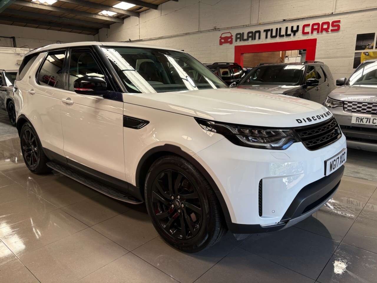A 2017 LAND ROVER DISCOVERY 3.0 TD V6 SE SUV 5dr Diesel Auto 4WD Euro 6 (s/s) (258 ps) A 2017 LAND ROVER DISCOVERY 3.0 TD V6 SE SUV 5dr Diesel Auto 4WD Euro 6 (s/s) (258 ps)