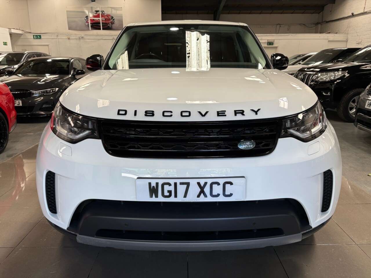 A 2017 LAND ROVER DISCOVERY 3.0 TD V6 SE SUV 5dr Diesel Auto 4WD Euro 6 (s/s) (258 ps) A 2017 LAND ROVER DISCOVERY 3.0 TD V6 SE SUV 5dr Diesel Auto 4WD Euro 6 (s/s) (258 ps)