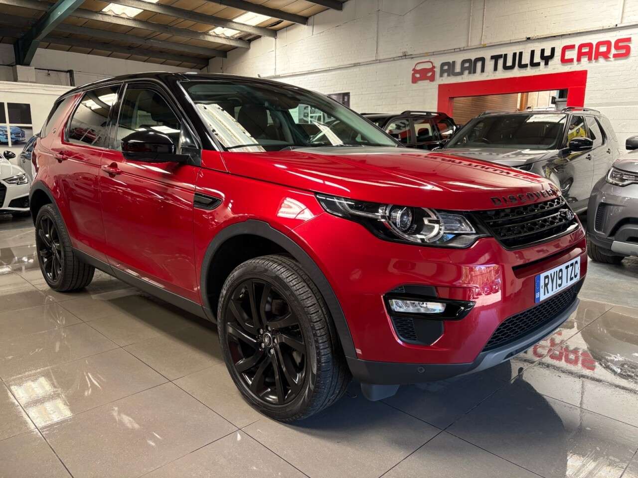 A 2019 LAND ROVER DISCOVERY SPORT 2.0 Si4 HSE SUV 5dr Petrol Auto 4WD Euro 6 (s/s) (240 ps) A 2019 LAND ROVER DISCOVERY SPORT 2.0 Si4 HSE SUV 5dr Petrol Auto 4WD Euro 6 (s/s) (240 ps)