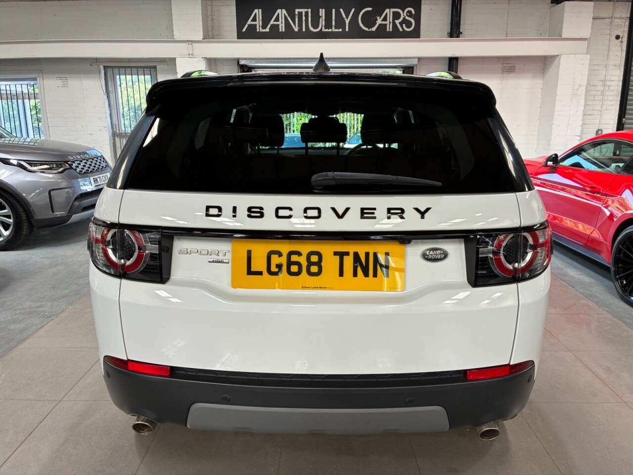 A 2018 LAND ROVER DISCOVERY SPORT 2.0 Si4 HSE SUV 5dr Petrol Auto 4WD Euro 6 (s/s) (240 ps) A 2018 LAND ROVER DISCOVERY SPORT 2.0 Si4 HSE SUV 5dr Petrol Auto 4WD Euro 6 (s/s) (240 ps)
