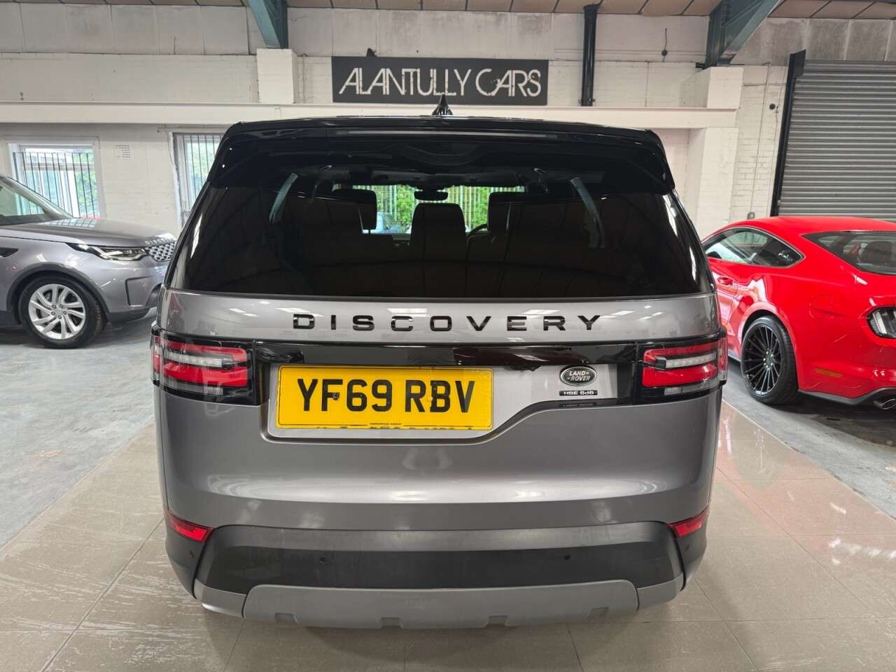 A 2019 LAND ROVER DISCOVERY 3.0 SD V6 HSE Luxury SUV 5dr Diesel Auto 4WD Euro 6 (s/s) (306 ps) A 2019 LAND ROVER DISCOVERY 3.0 SD V6 HSE Luxury SUV 5dr Diesel Auto 4WD Euro 6 (s/s) (306 ps)