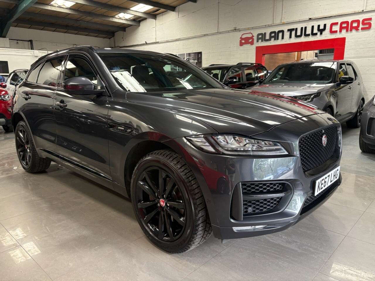 A 2017 JAGUAR F-PACE 2.0 P250i R-Sport SUV 5dr Petrol Auto AWD Euro 6 (s/s) (250 ps) FULL JAGUAR A 2017 JAGUAR F-PACE 2.0 P250i R-Sport SUV 5dr Petrol Auto AWD Euro 6 (s/s) (250 ps) FULL JAGUAR
