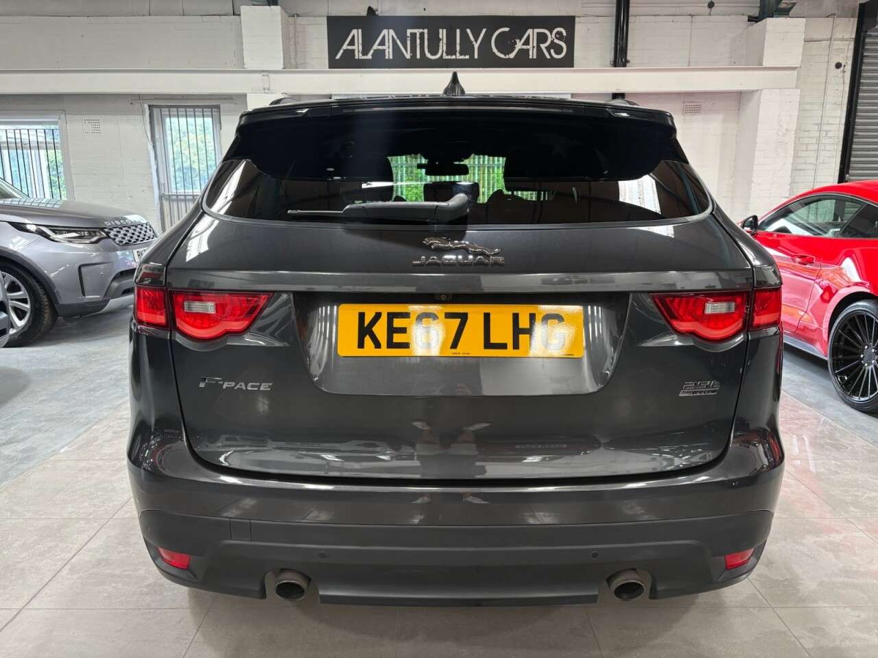 A 2017 JAGUAR F-PACE 2.0 P250i R-Sport SUV 5dr Petrol Auto AWD Euro 6 (s/s) (250 ps) FULL JAGUAR A 2017 JAGUAR F-PACE 2.0 P250i R-Sport SUV 5dr Petrol Auto AWD Euro 6 (s/s) (250 ps) FULL JAGUAR