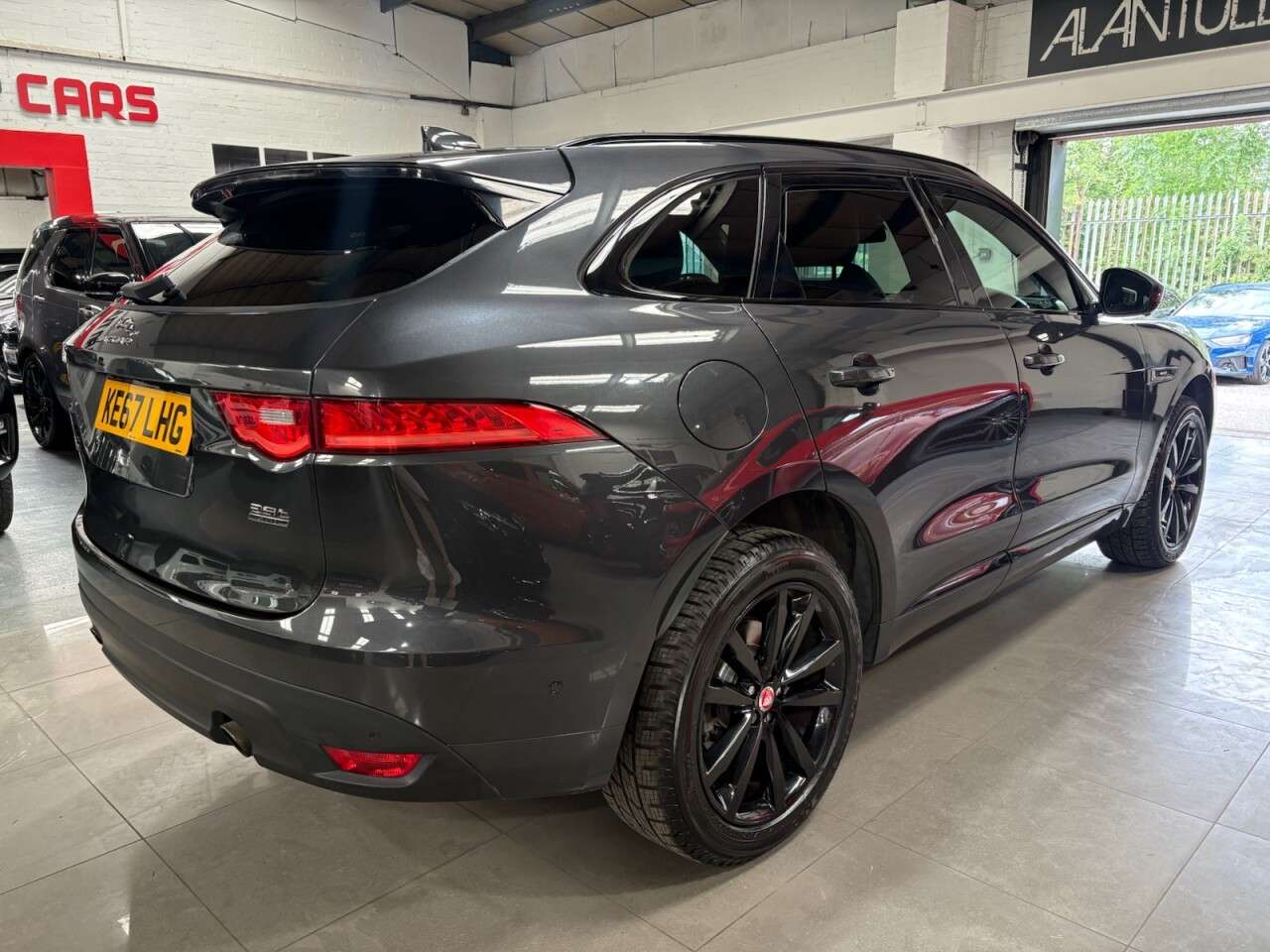 2017 JAGUAR F-PACE 2017 JAGUAR F-PACE