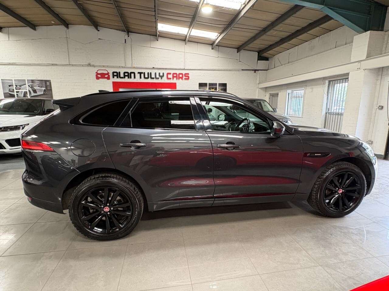 2017 JAGUAR F-PACE 2017 JAGUAR F-PACE