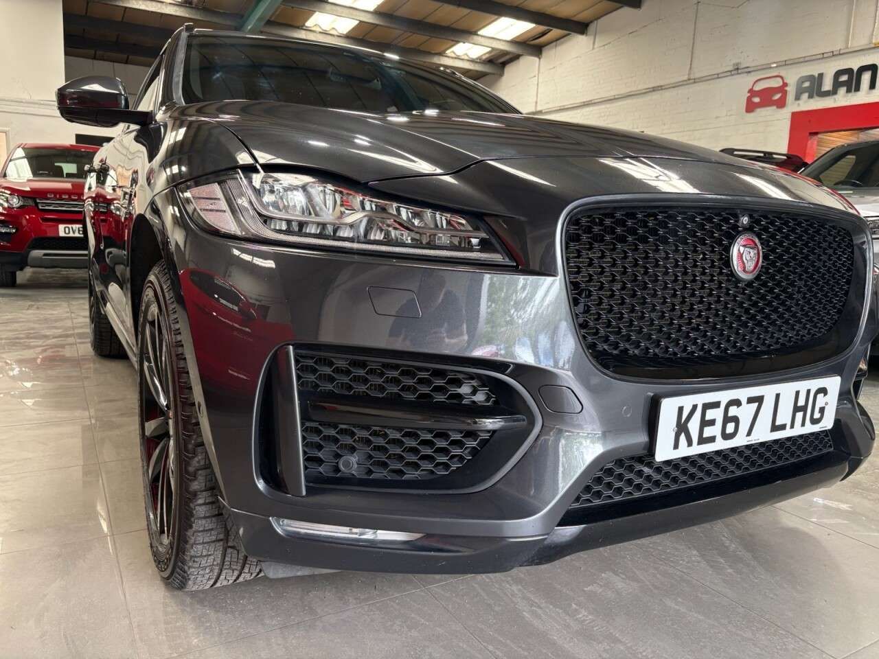 2017 JAGUAR F-PACE 2017 JAGUAR F-PACE