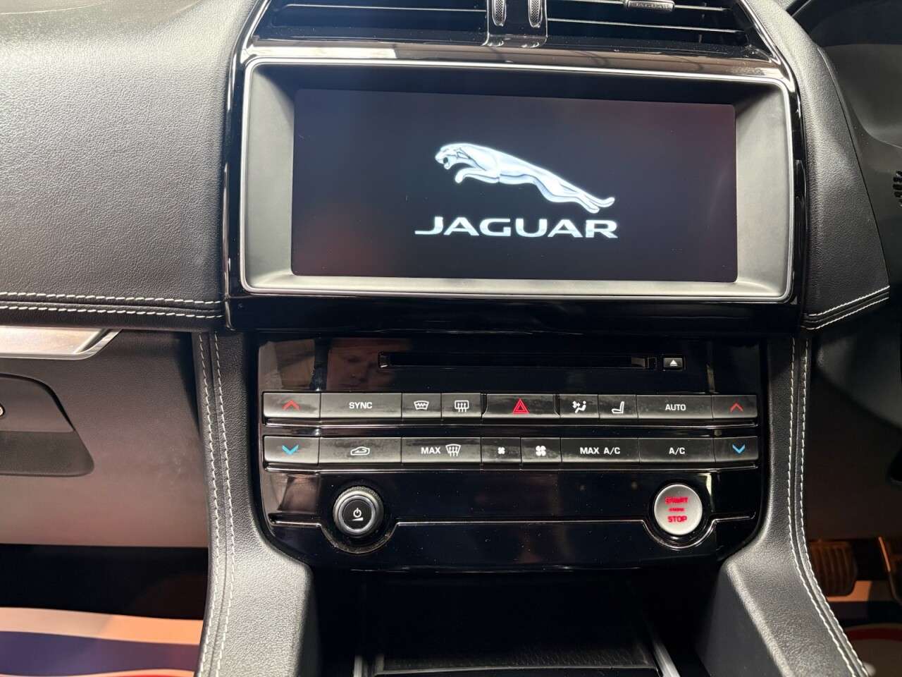 2017 JAGUAR F-PACE 2017 JAGUAR F-PACE