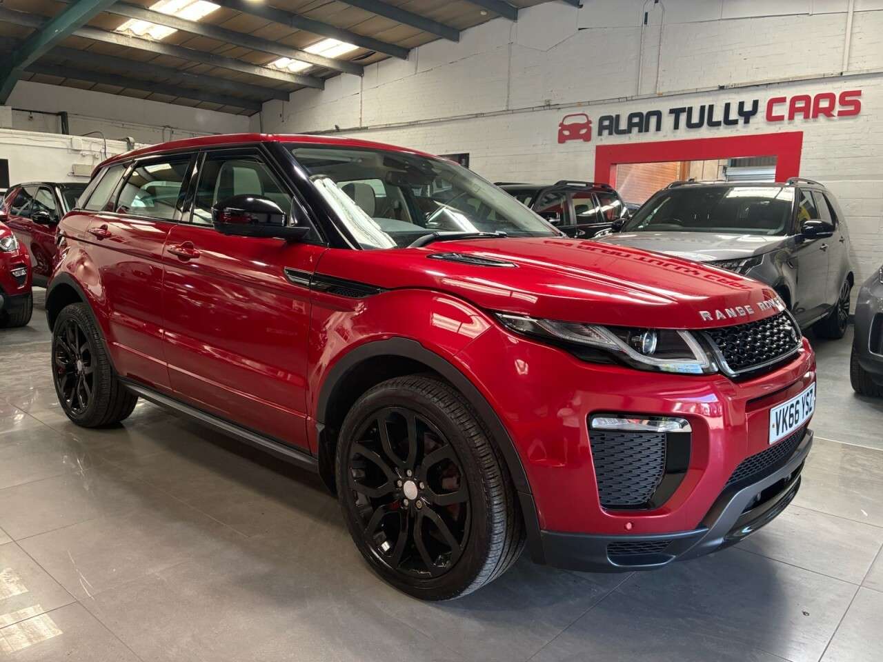 A 2016 LAND ROVER RANGE ROVER EVOQUE 2.0 Si4 HSE Dynamic SUV 5dr Petrol Auto 4WD Euro 6 (s/s) (240 ps) A 2016 LAND ROVER RANGE ROVER EVOQUE 2.0 Si4 HSE Dynamic SUV 5dr Petrol Auto 4WD Euro 6 (s/s) (240 ps)