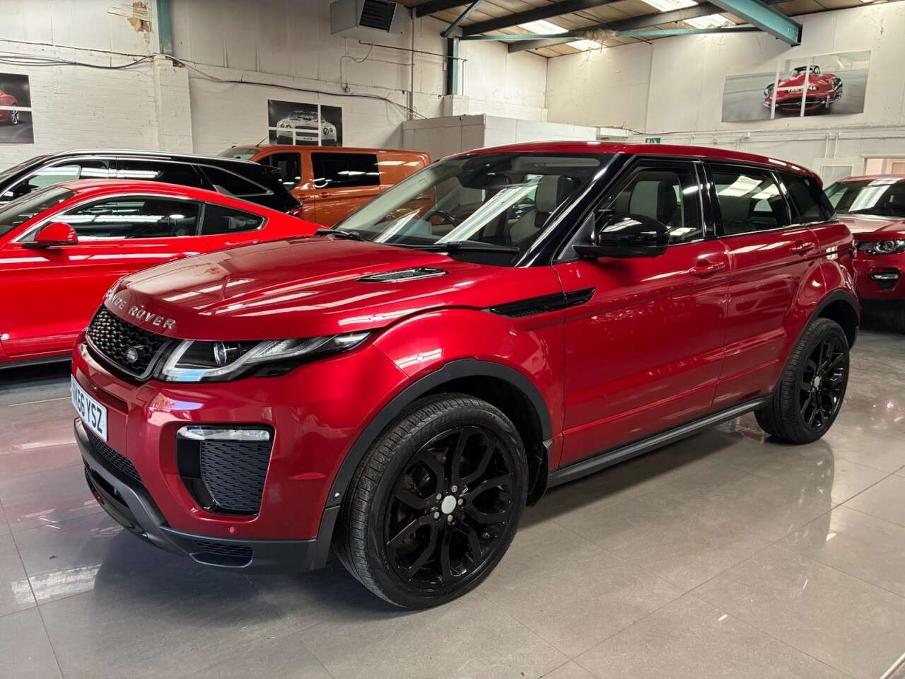 A 2016 LAND ROVER RANGE ROVER EVOQUE 2.0 Si4 HSE Dynamic SUV 5dr Petrol Auto 4WD Euro 6 (s/s) (240 ps) A 2016 LAND ROVER RANGE ROVER EVOQUE 2.0 Si4 HSE Dynamic SUV 5dr Petrol Auto 4WD Euro 6 (s/s) (240 ps)