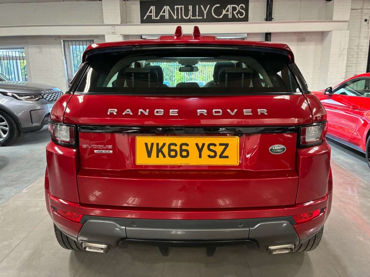 A 2016 LAND ROVER RANGE ROVER EVOQUE 2.0 Si4 HSE Dynamic SUV 5dr Petrol Auto 4WD Euro 6 (s/s) (240 ps) A 2016 LAND ROVER RANGE ROVER EVOQUE 2.0 Si4 HSE Dynamic SUV 5dr Petrol Auto 4WD Euro 6 (s/s) (240 ps)