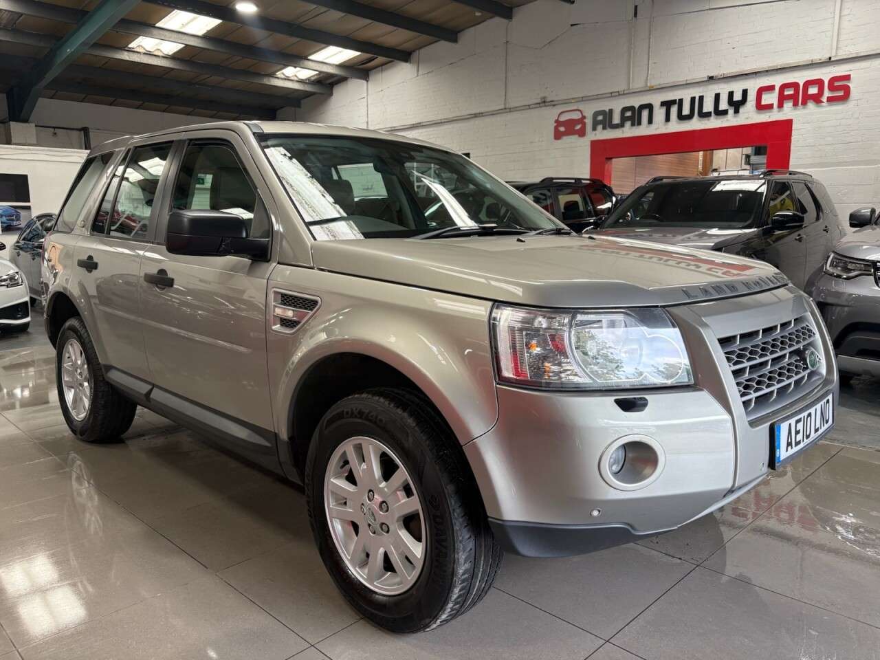 A 2010 LAND ROVER FREELANDER 2 2.2 TD4 XS SUV 5dr Diesel Auto 4WD Euro 4 (160 ps) A 2010 LAND ROVER FREELANDER 2 2.2 TD4 XS SUV 5dr Diesel Auto 4WD Euro 4 (160 ps)