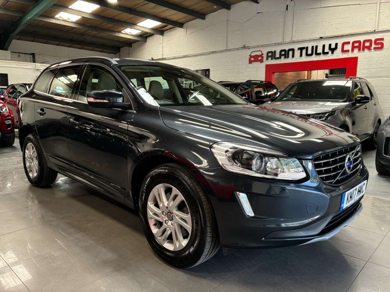 A 2017 VOLVO XC60 2.0 T5 SE Nav SUV 5dr Petrol Auto Euro 6 (s/s) (245 ps) A 2017 VOLVO XC60 2.0 T5 SE Nav SUV 5dr Petrol Auto Euro 6 (s/s) (245 ps)