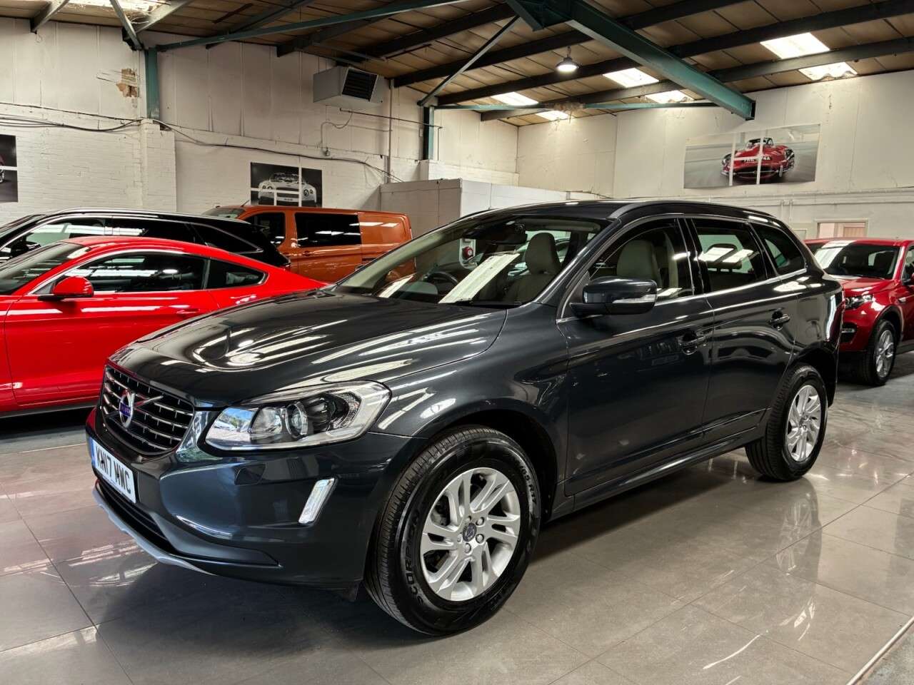 A 2017 VOLVO XC60 2.0 T5 SE Nav SUV 5dr Petrol Auto Euro 6 (s/s) (245 ps) A 2017 VOLVO XC60 2.0 T5 SE Nav SUV 5dr Petrol Auto Euro 6 (s/s) (245 ps)