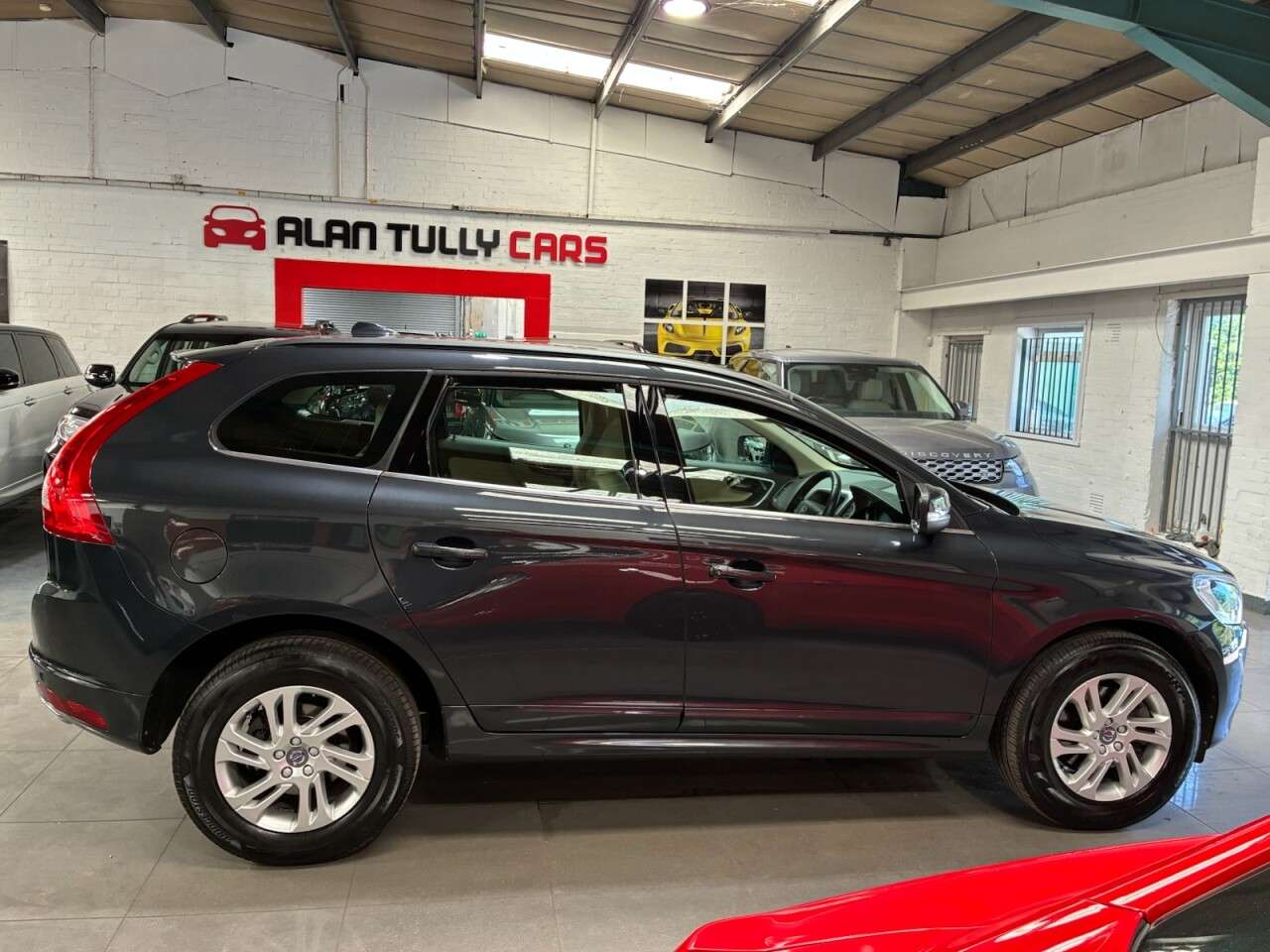 2017 VOLVO XC60 2017 VOLVO XC60