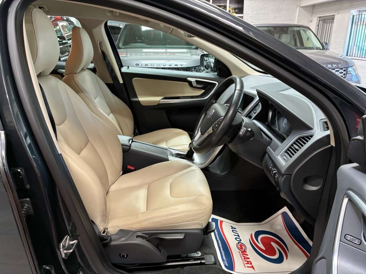 2017 VOLVO XC60 2017 VOLVO XC60
