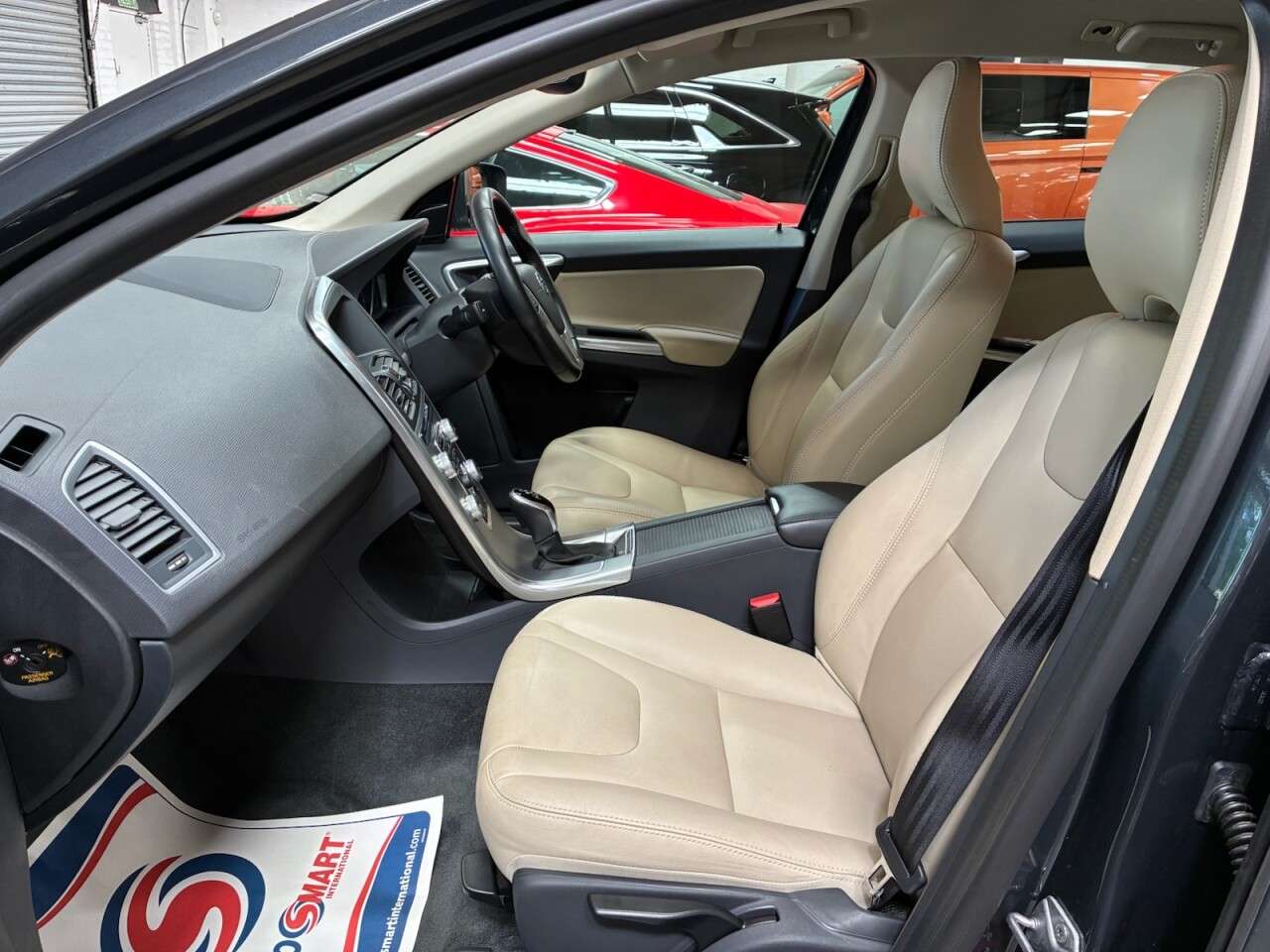 2017 VOLVO XC60 2017 VOLVO XC60