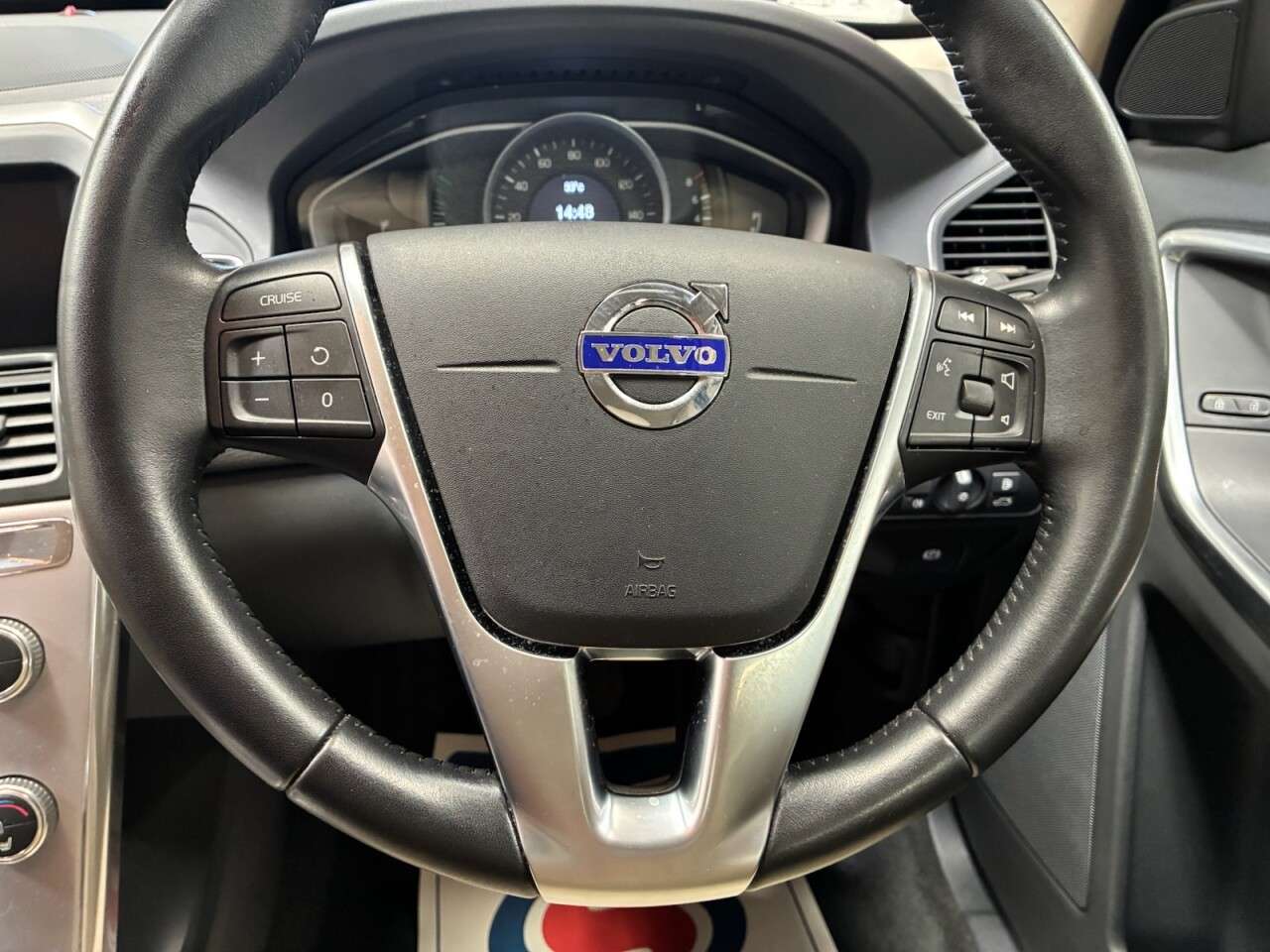 2017 VOLVO XC60 2017 VOLVO XC60