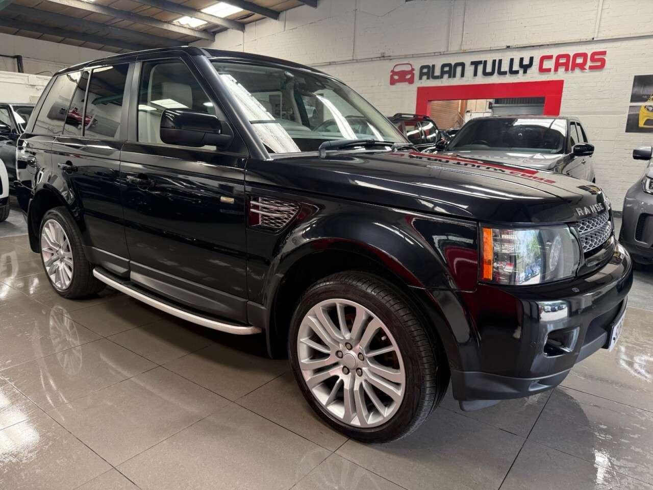 A 2011 LAND ROVER RANGE ROVER SPORT 3.0 SD V6 HSE SUV 5dr Diesel Auto 4WD Euro 5 (255 bhp) A 2011 LAND ROVER RANGE ROVER SPORT 3.0 SD V6 HSE SUV 5dr Diesel Auto 4WD Euro 5 (255 bhp)